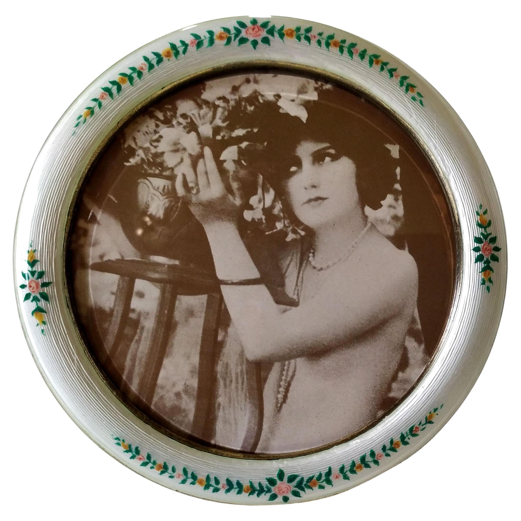 Round Photo Frame Miniature of garlands of flowers Art Nouveau style Salimbeni For Sale