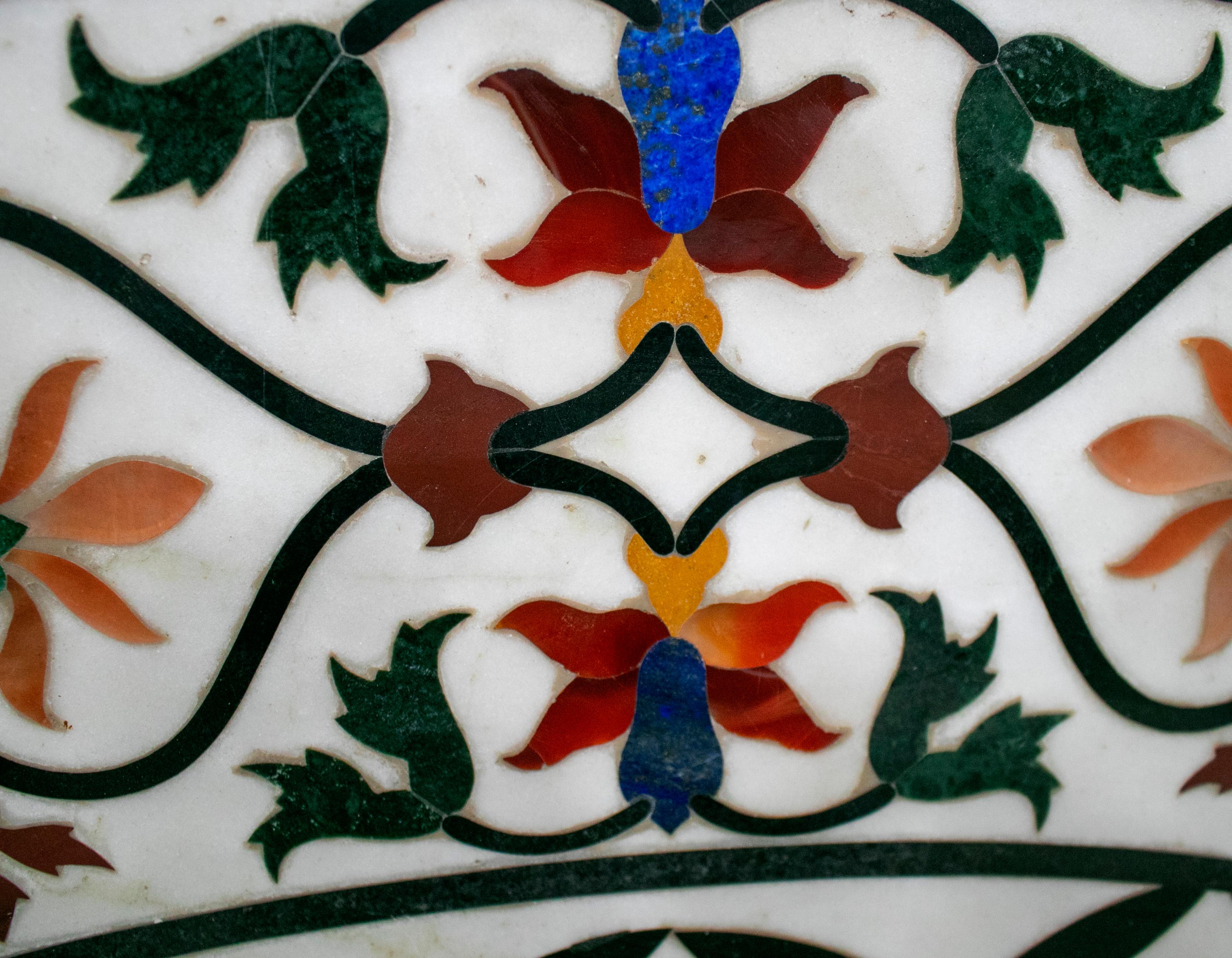 Plateau de table rond géométrique en mosaïque de marbre blanc Pietre Dure avec incrustations en vente 4