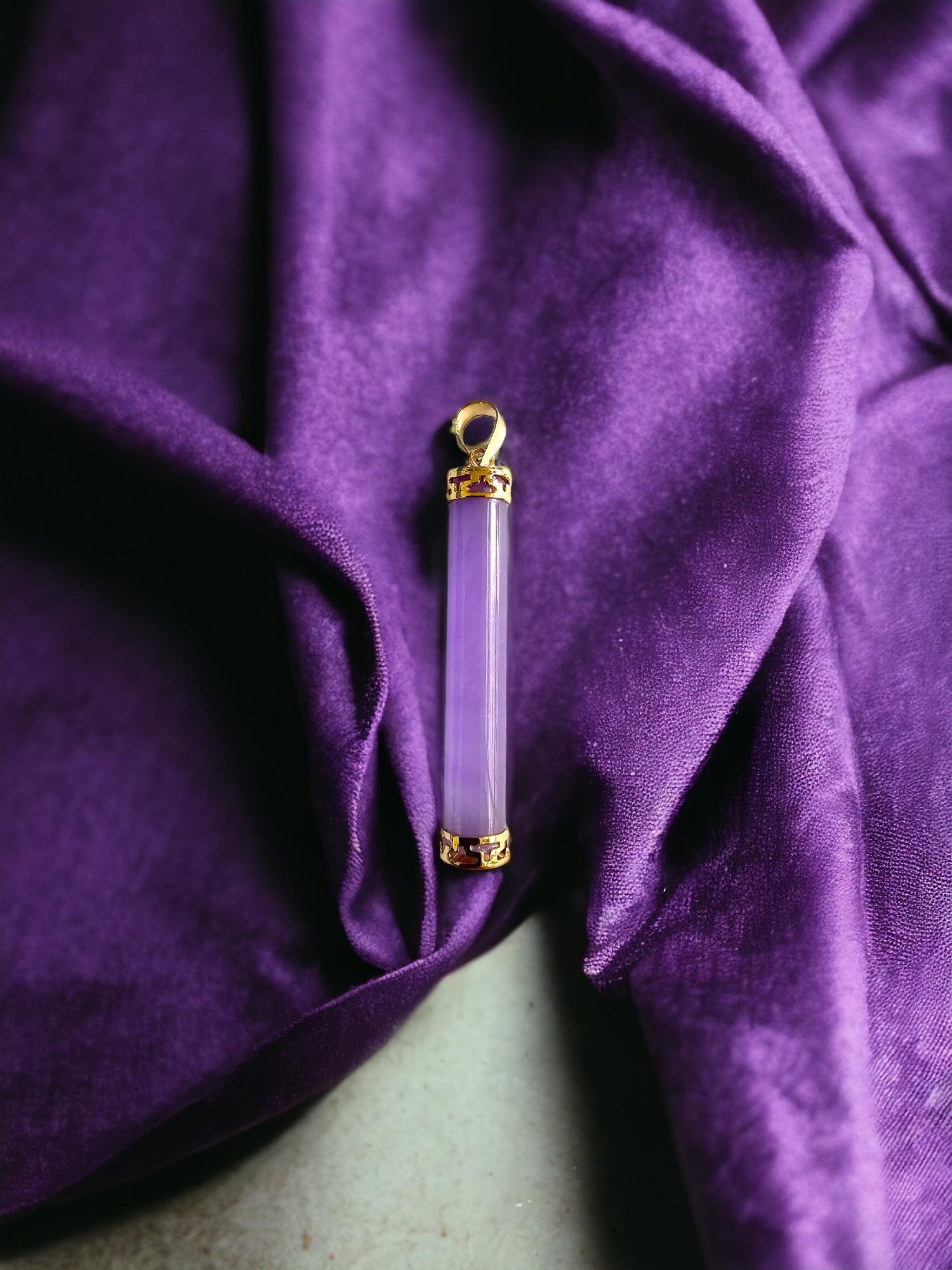 Round Pillar Purple Lavender Jade Tube Pendant (With Solid 14K Yellow Gold) In New Condition For Sale In Kowloon, HK