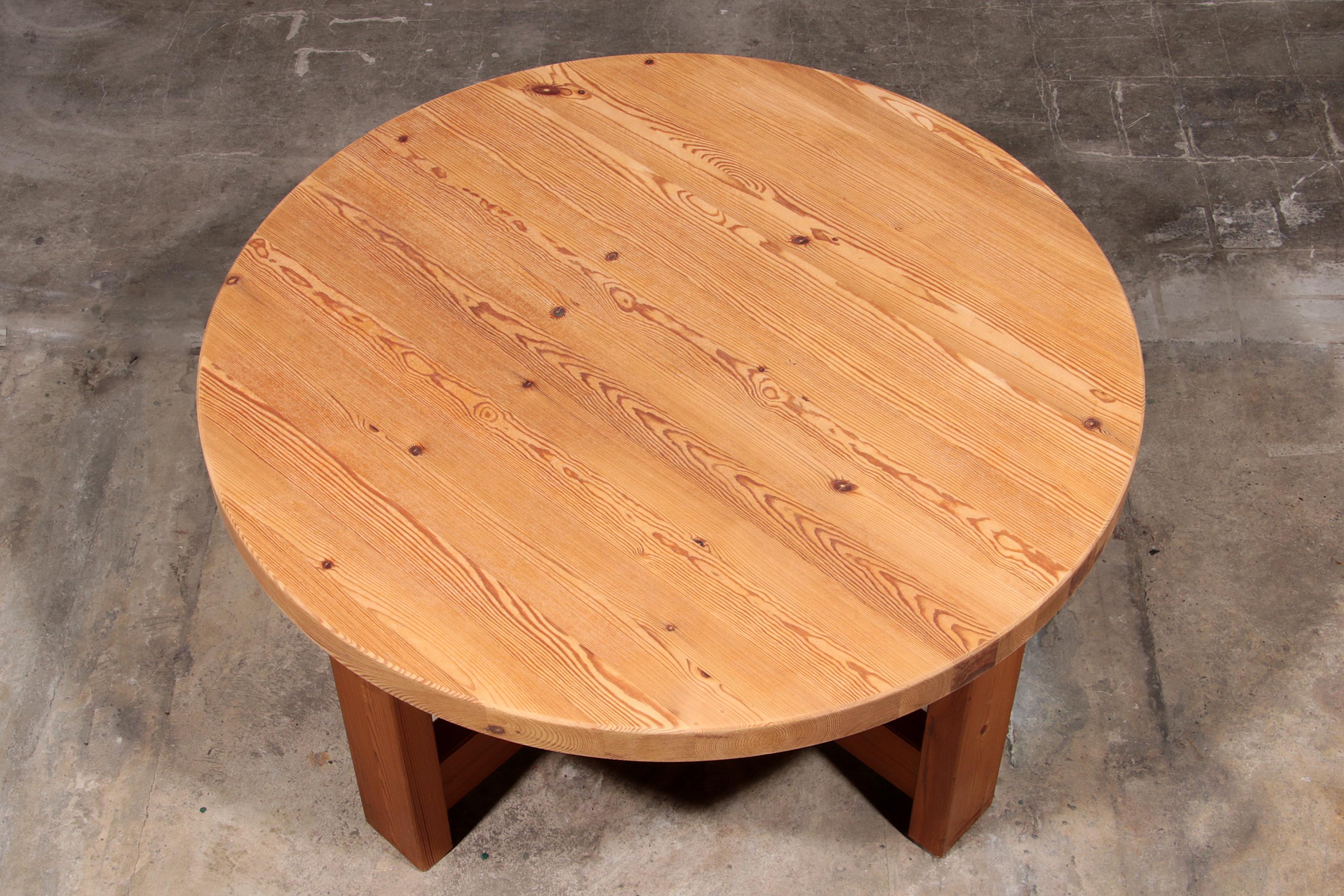 Scandinave moderne Table basse ronde scandinave 1970 en vente