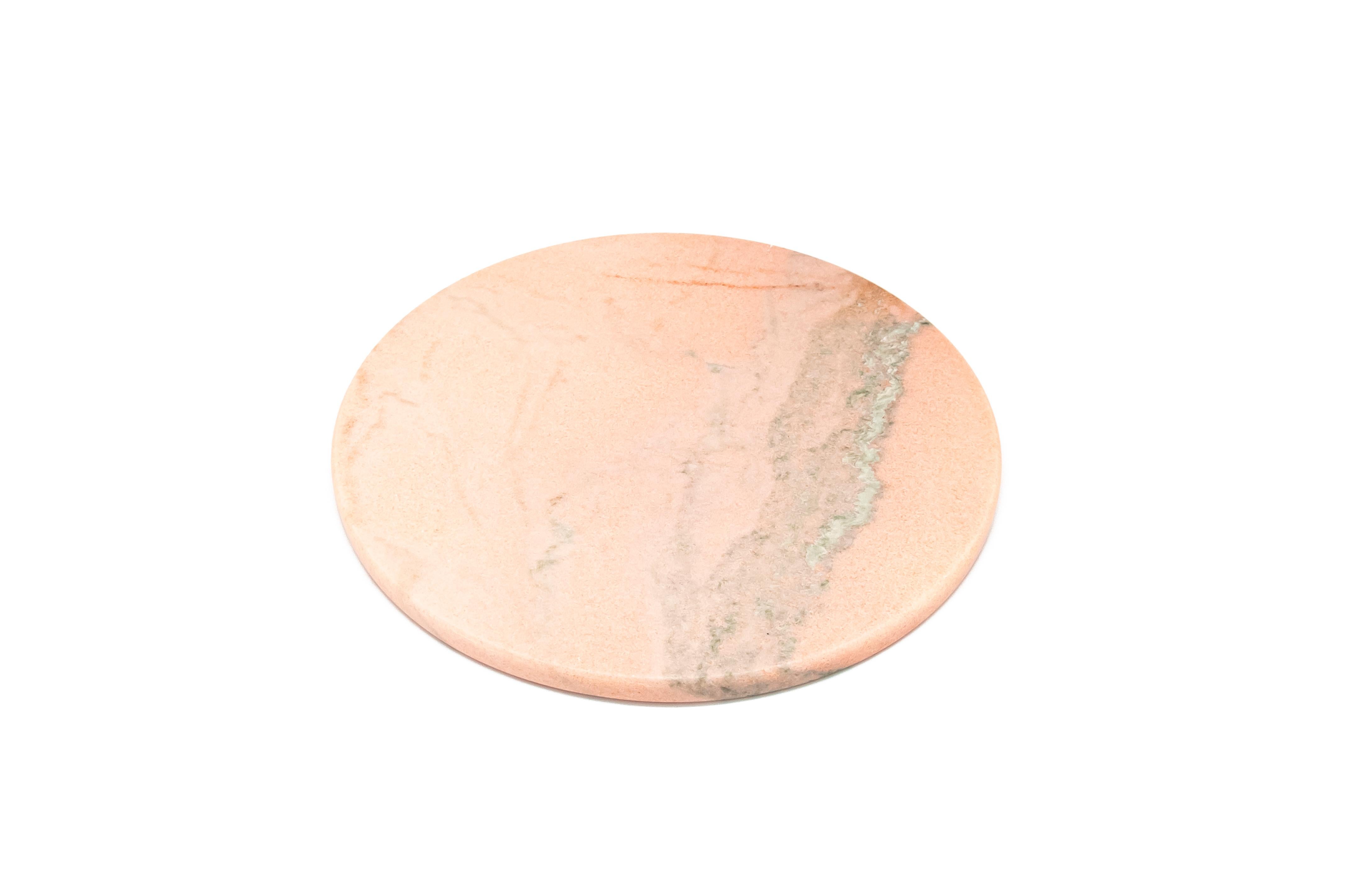 XXIe siècle et contemporain Assiette à fromage arrondie en marbre rose du Portugal faite à la main en vente