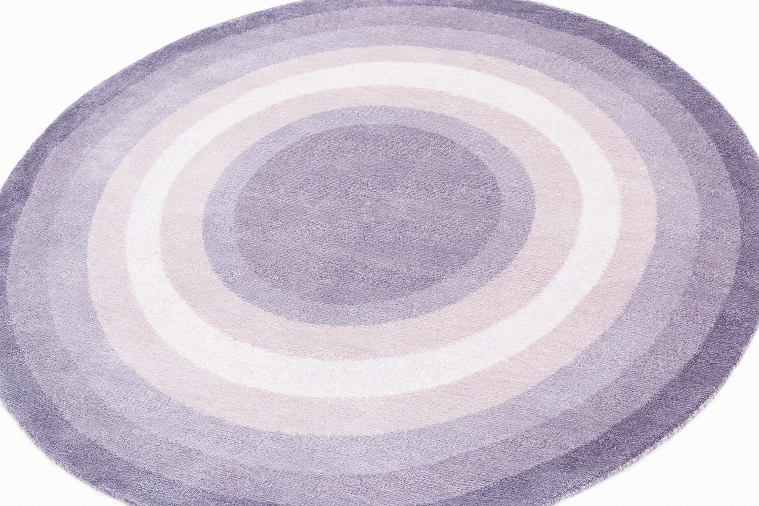 Wir stellen vor: Bullseyes: The Icons, die erste runde Teppichkollektion von Carini Carpets in limitierter Auflage. Carini ist für seine innovativen Designs bekannt und fertigt schon seit langem Variationen von runden Teppichen, aber diese