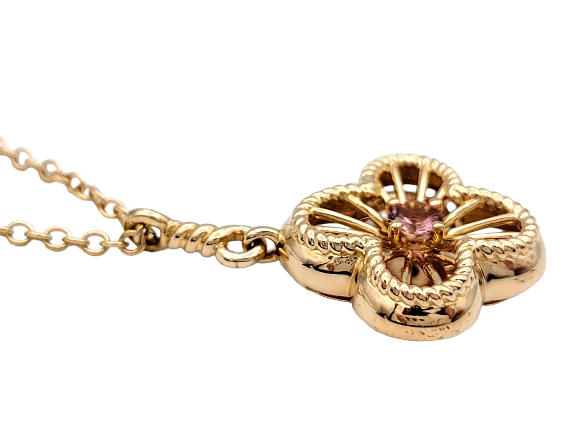 Collana con ciondolo a forma di quadrifoglio aperto con tormalina rosa rotonda in oro rosa 18 carati In condizioni buone in vendita a Scottsdale, AZ
