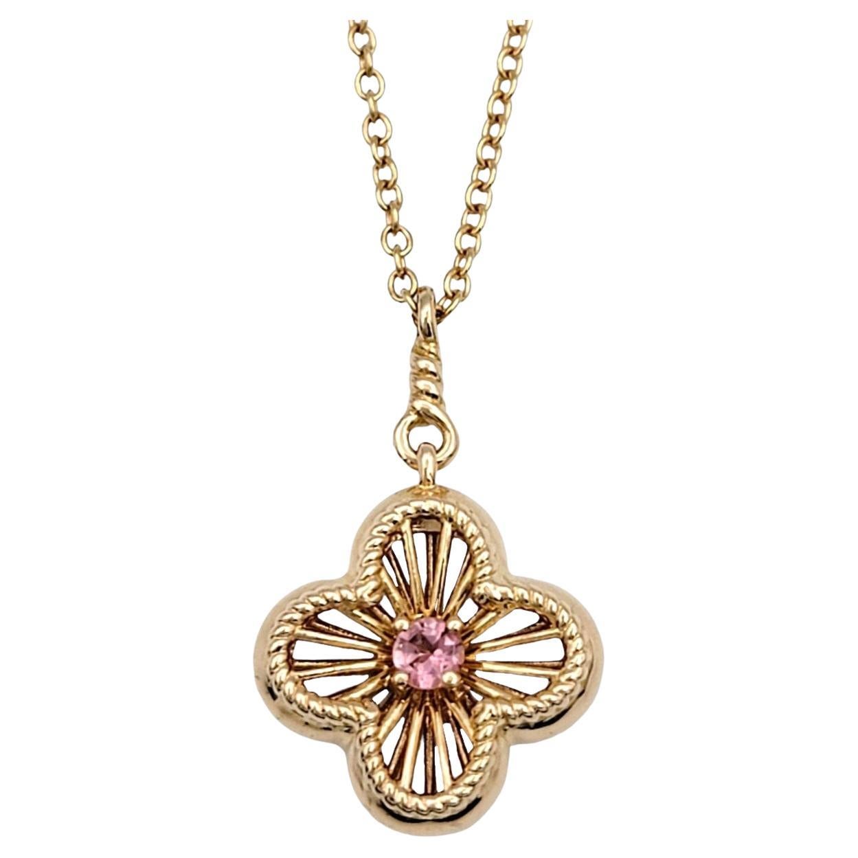 Collana con ciondolo a forma di quadrifoglio aperto con tormalina rosa rotonda in oro rosa 18 carati in vendita