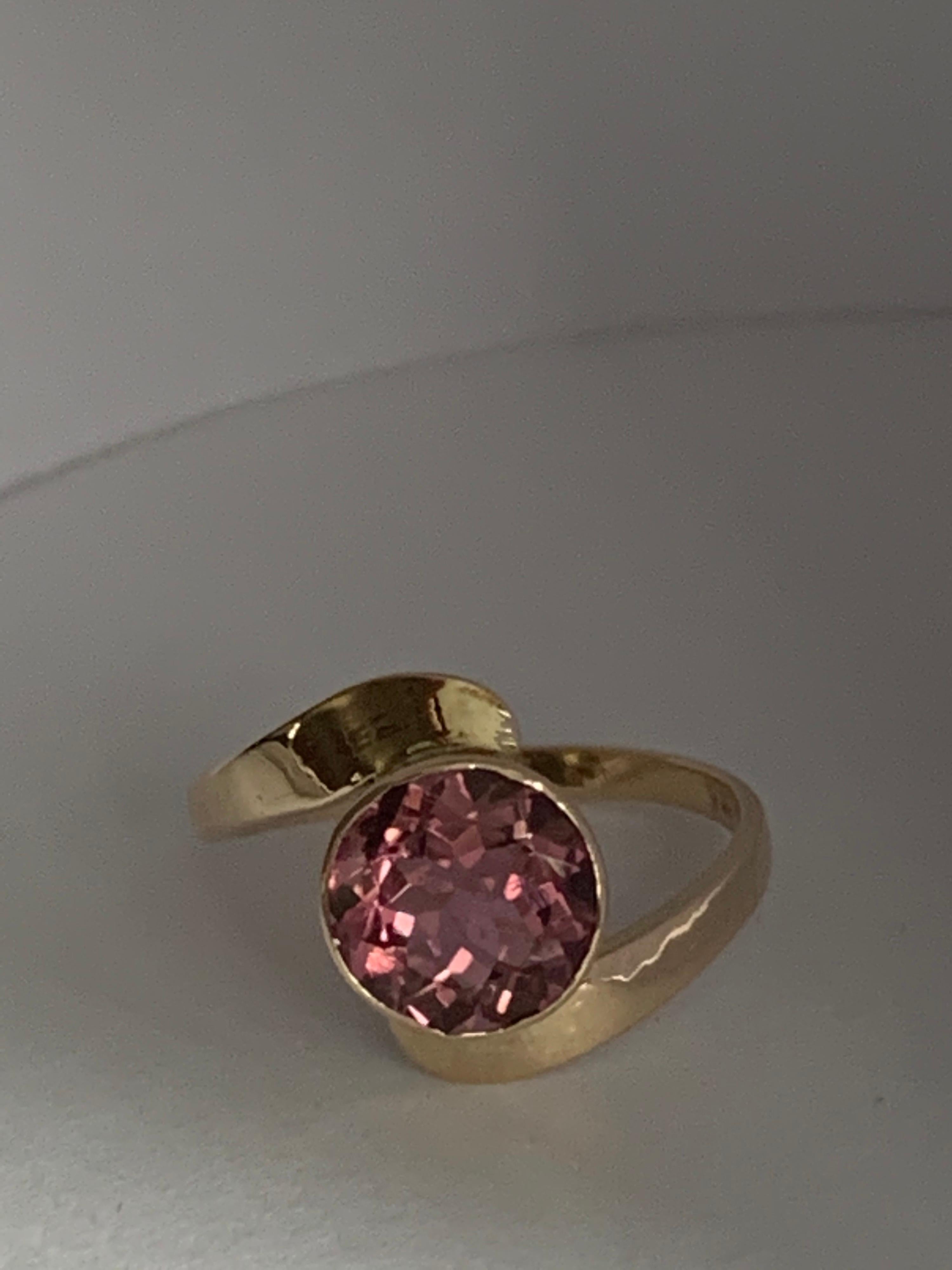 14K Yellow Gold Round Cut Pink Tourmaline Ring For Sale 6