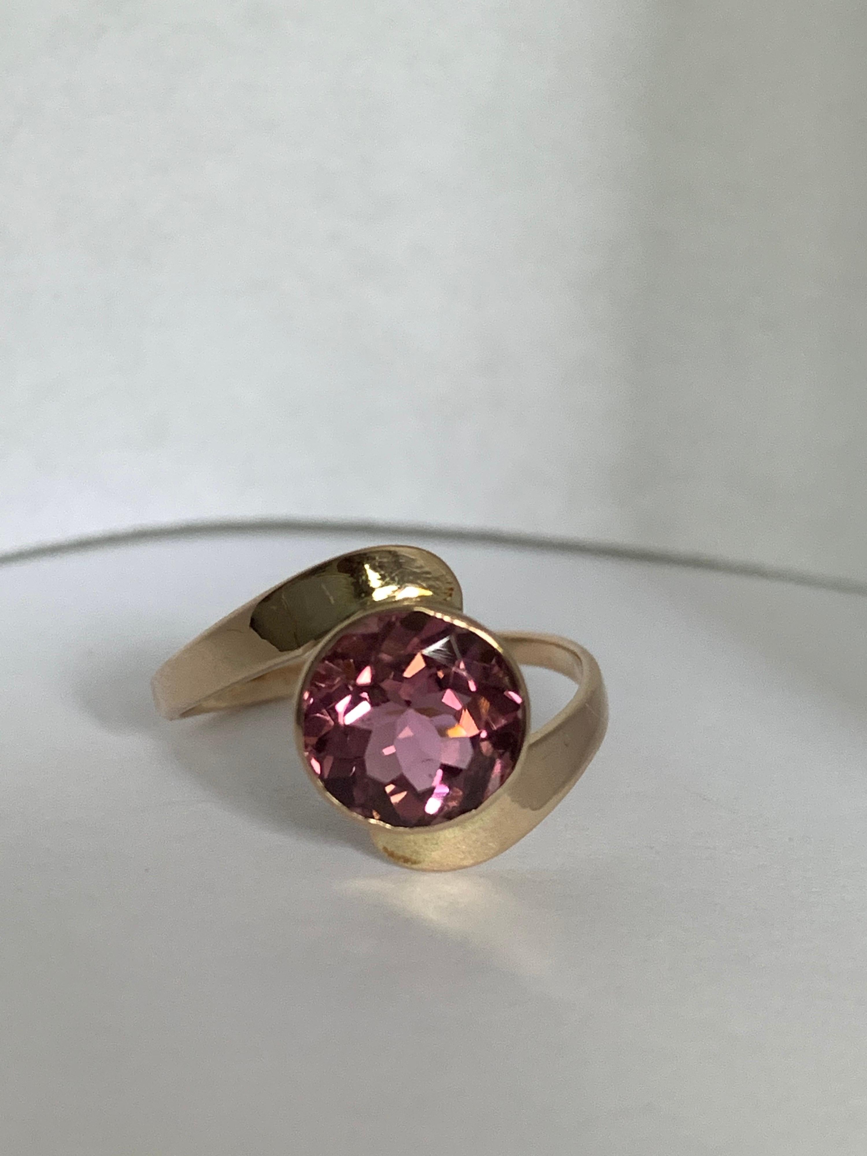 14K Yellow Gold Round Cut Pink Tourmaline Ring For Sale 2