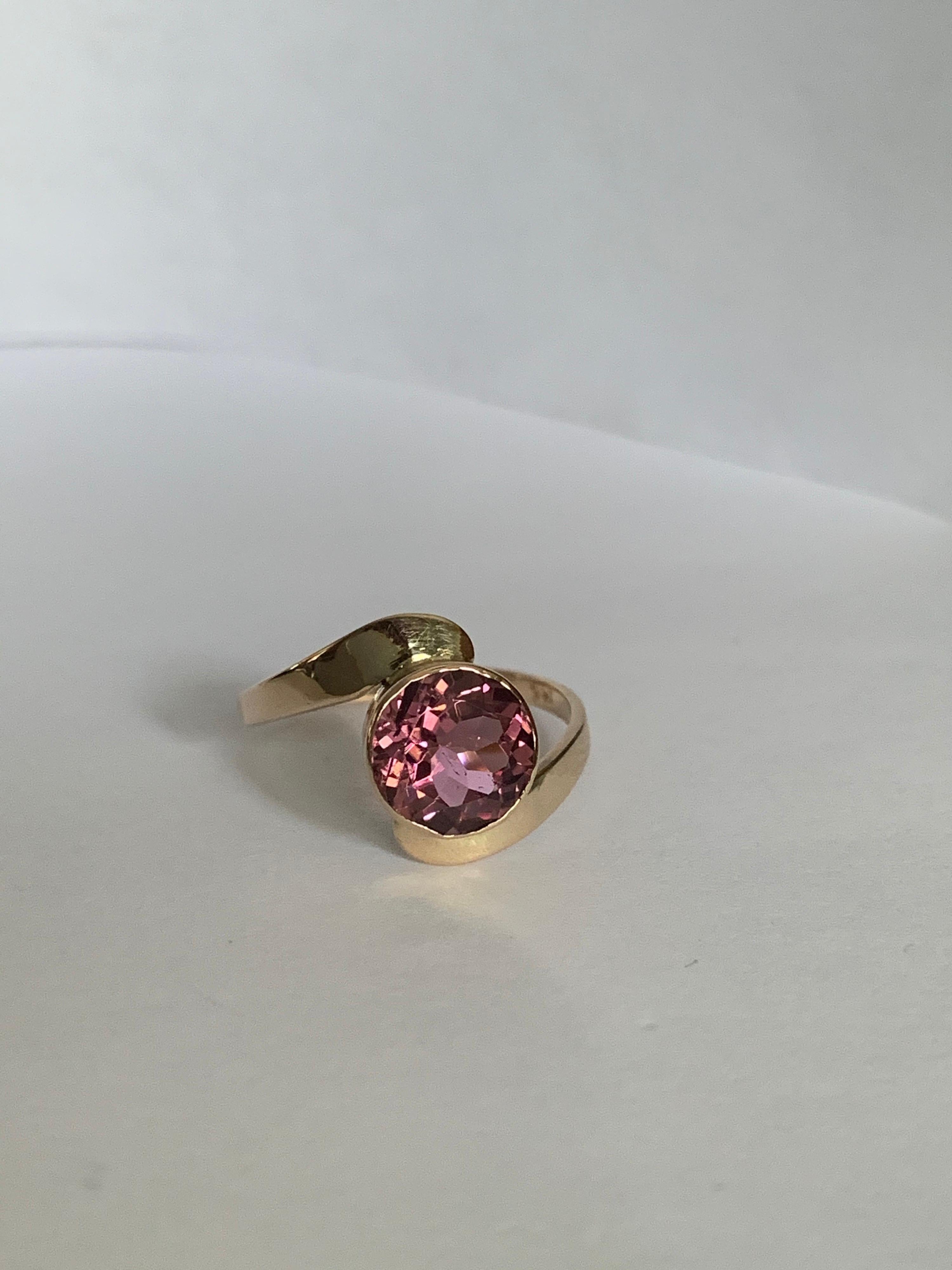 14K Yellow Gold Round Cut Pink Tourmaline Ring For Sale 3