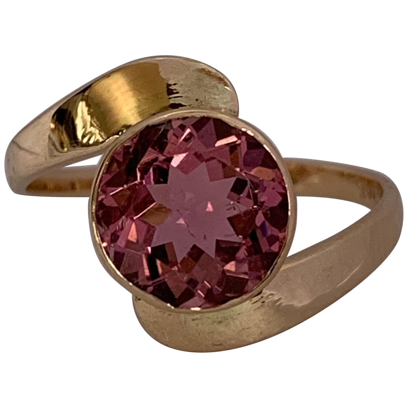 14K Yellow Gold Round Cut Pink Tourmaline Ring For Sale