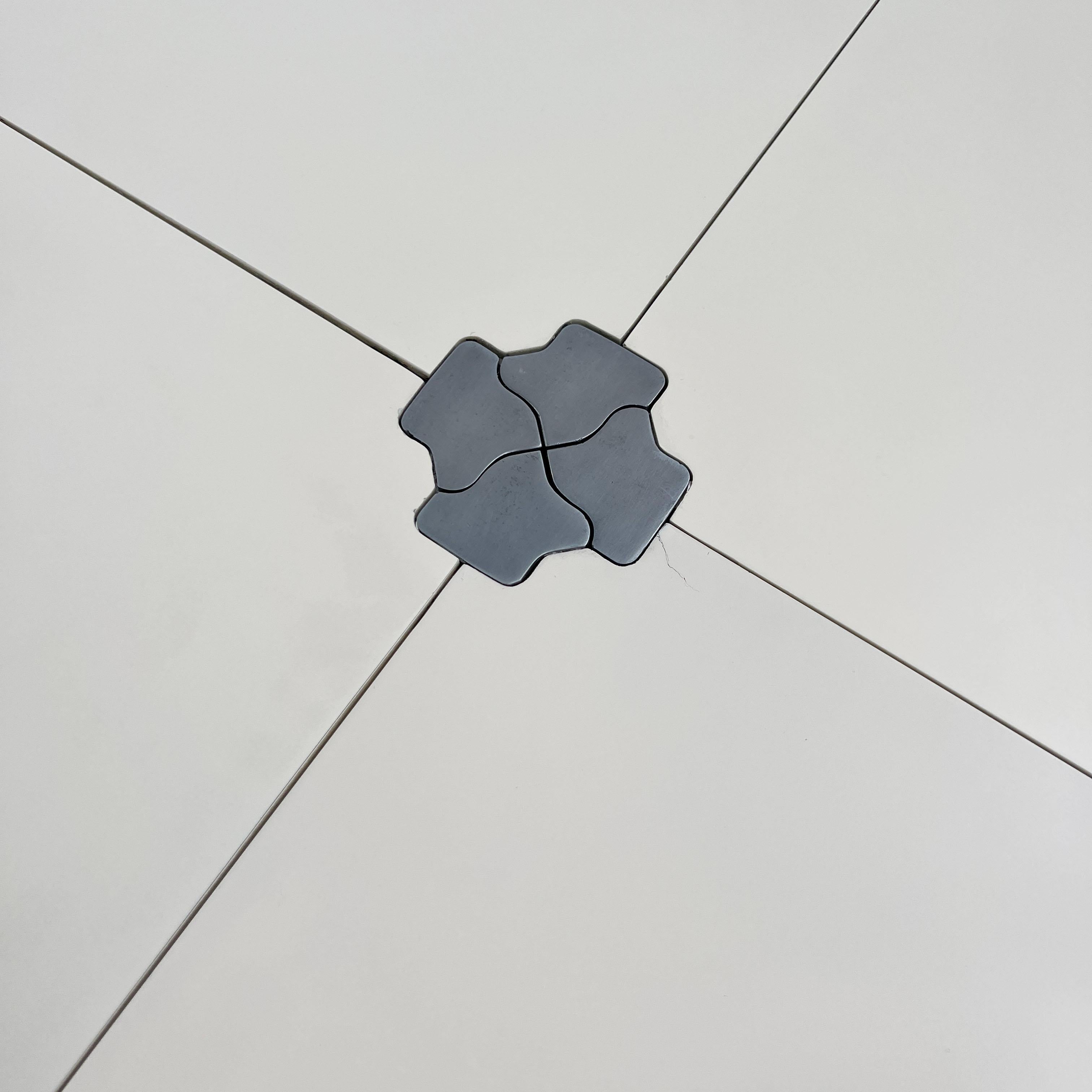 Round Plana Folding Table by Giancarlo Piretti for Castelli, 1970s 3