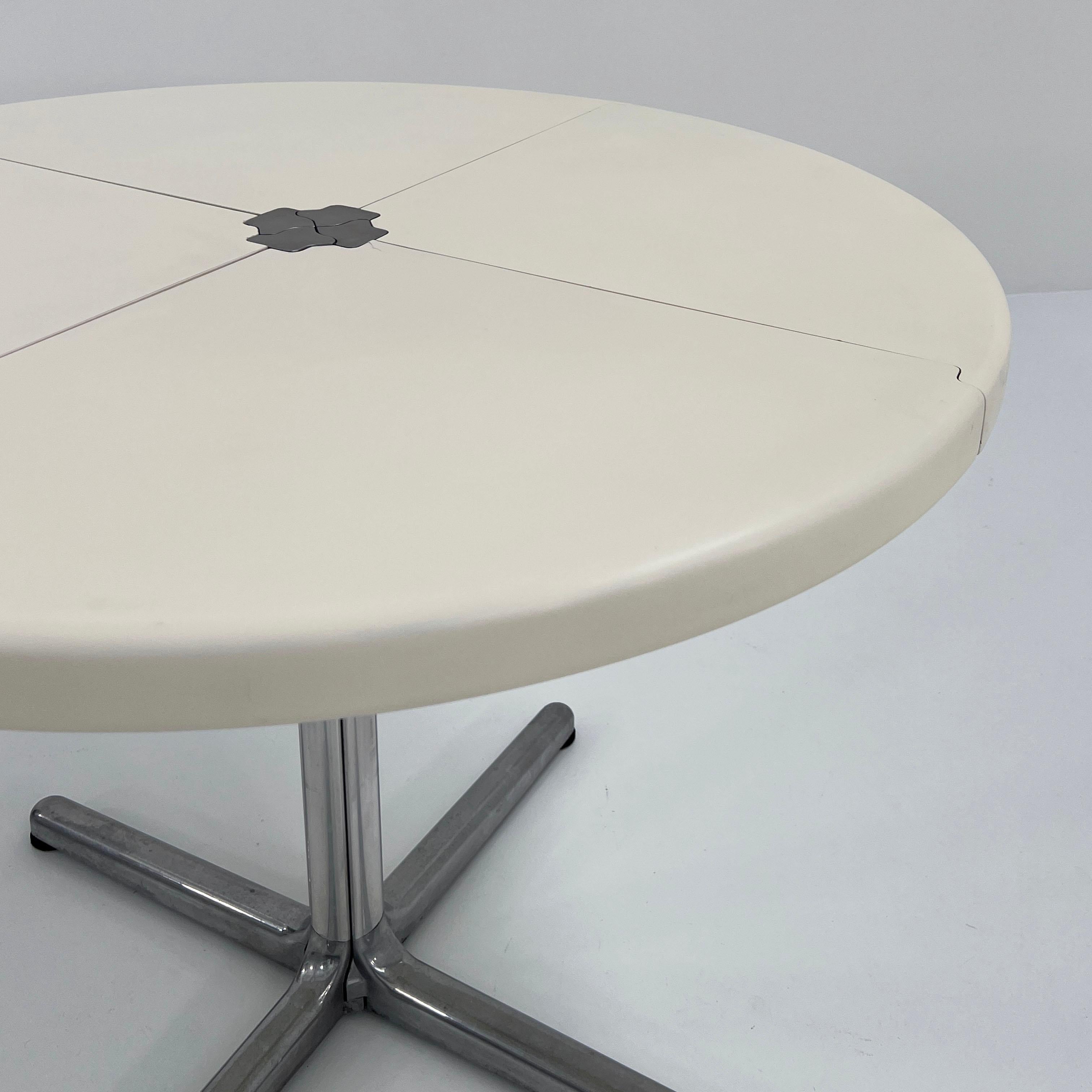 Round Plana Folding Table by Giancarlo Piretti for Castelli, 1970s 6