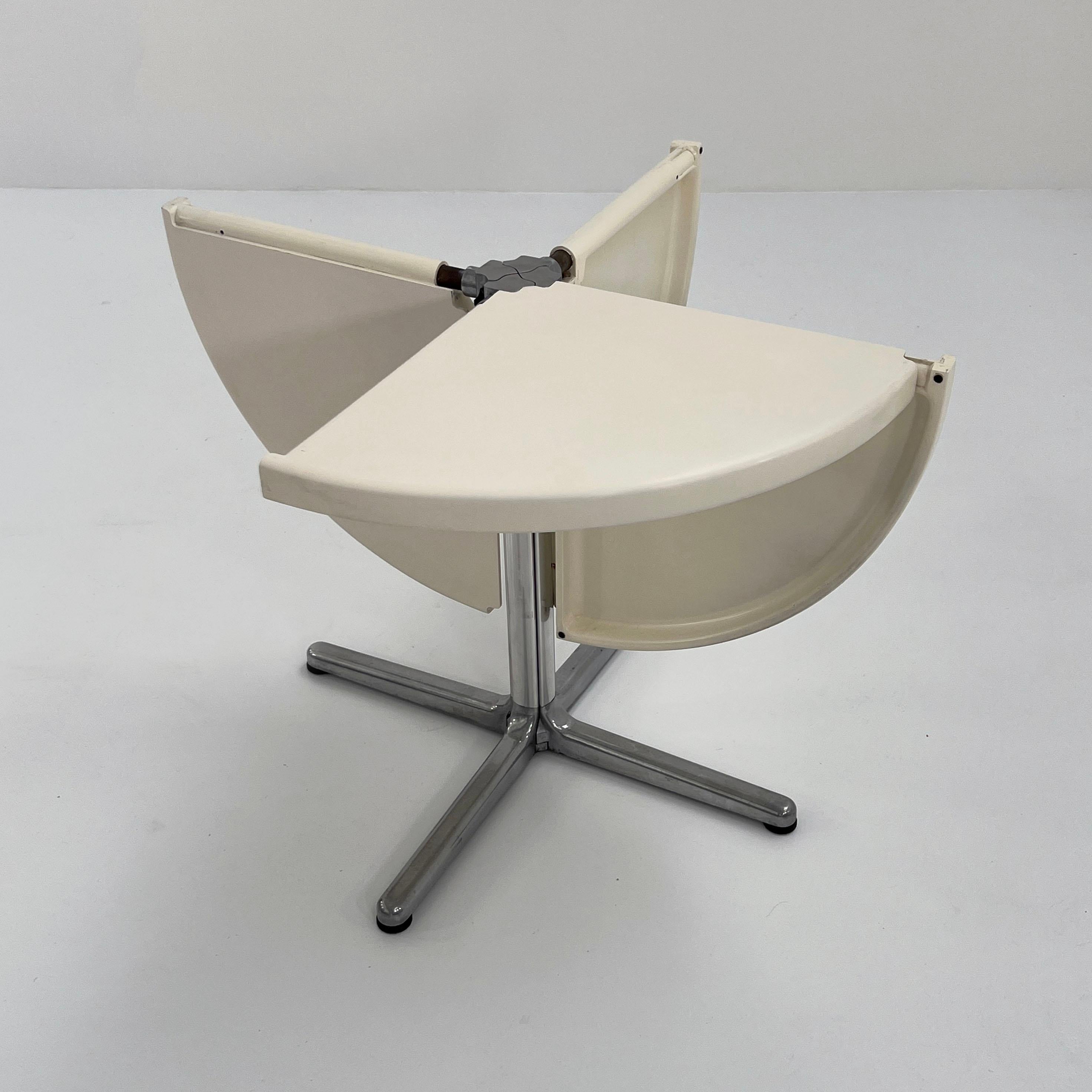 Round Plana Folding Table by Giancarlo Piretti for Castelli, 1970s In Good Condition In Ixelles, Bruxelles