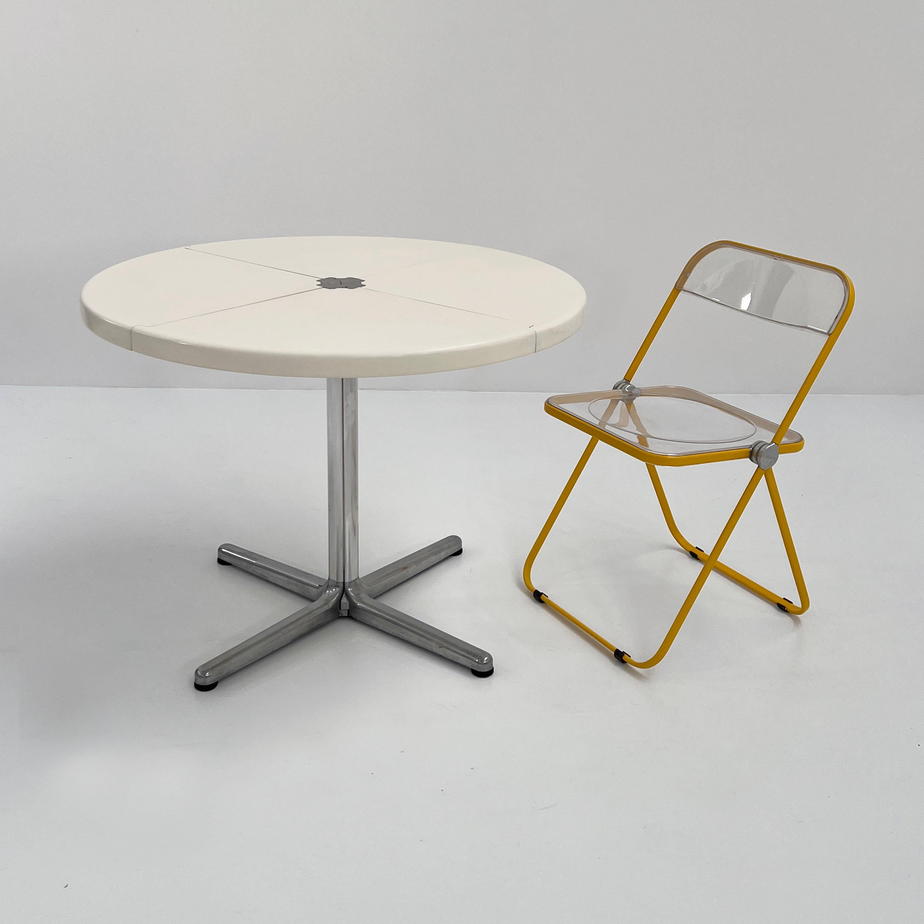 Round Plana Folding Table by Giancarlo Piretti for Castelli, 1970s 2