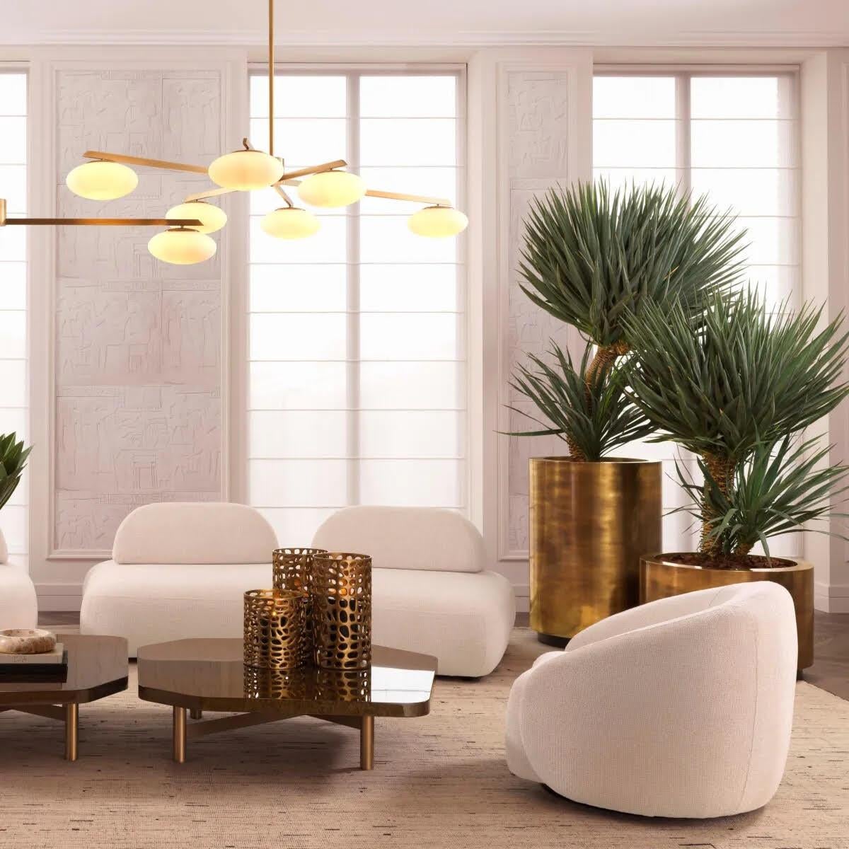Fioriera rotonda, modello alto, finitura in ottone patinato, base nera, eleganza funzionale.

Questa fioriera presenta una finitura in ottone patinato che le conferisce un tocco decorativo sofisticato, ideale per qualsiasi interno di lusso.

Ø 70 