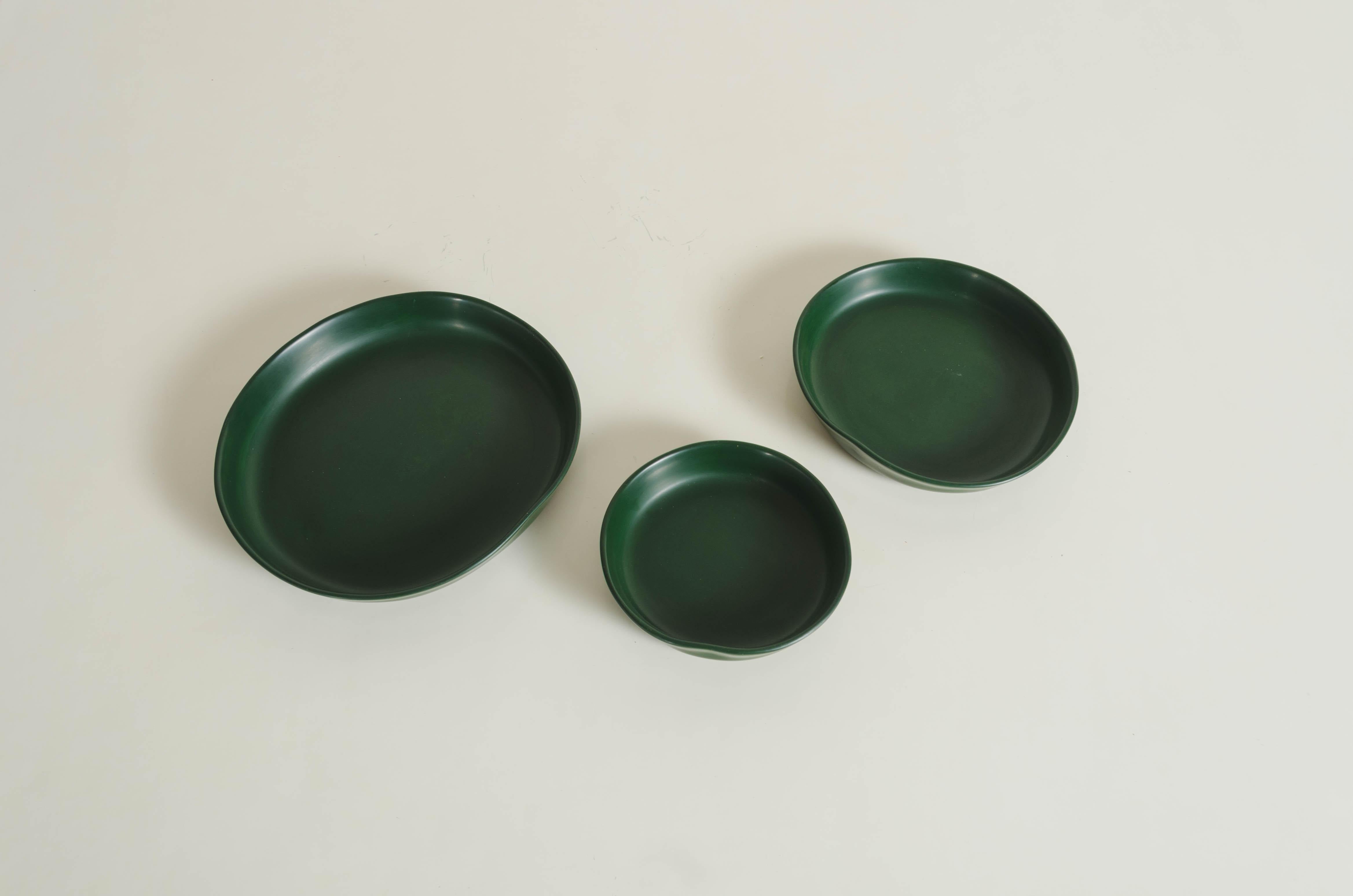 Round plates (set of 3)
Green lacquer
Handmade
Limited edition
Measures: Small 6