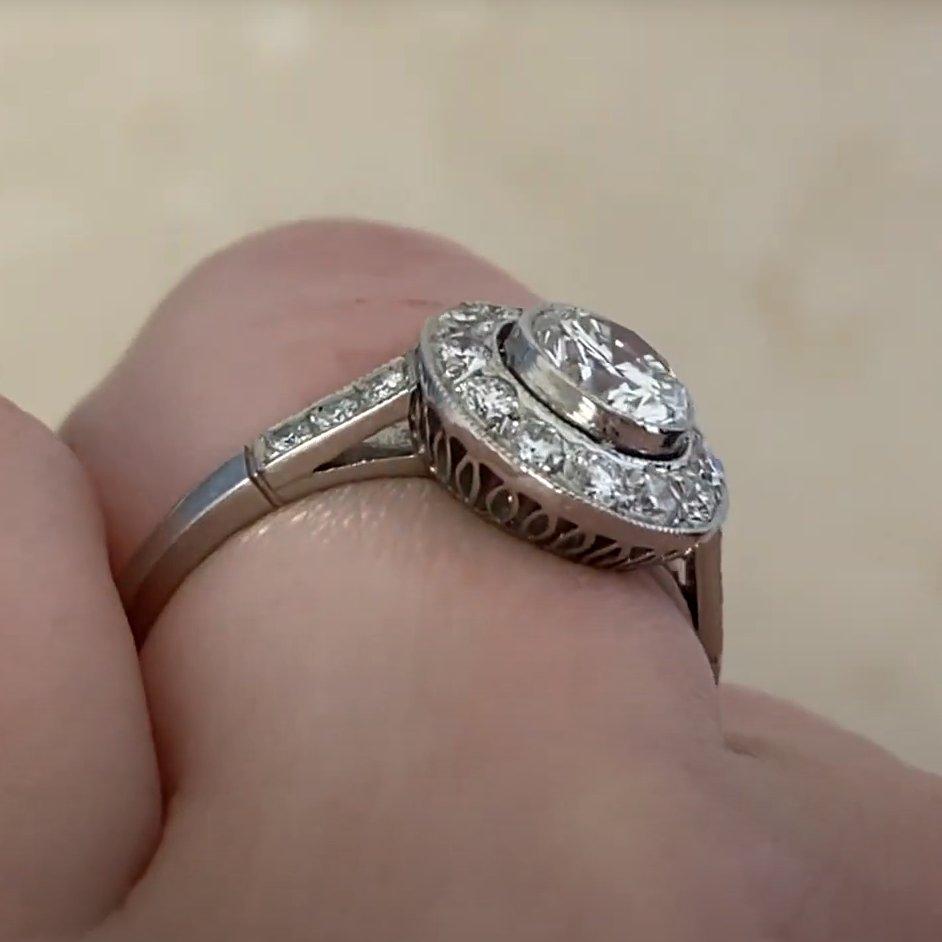 Runder Platin-Verlobungsring mit Halo-Ring ( ca. 0,60 Karat) Diamant im Rundschliff im Zustand „Hervorragend“ im Angebot in New York, NY