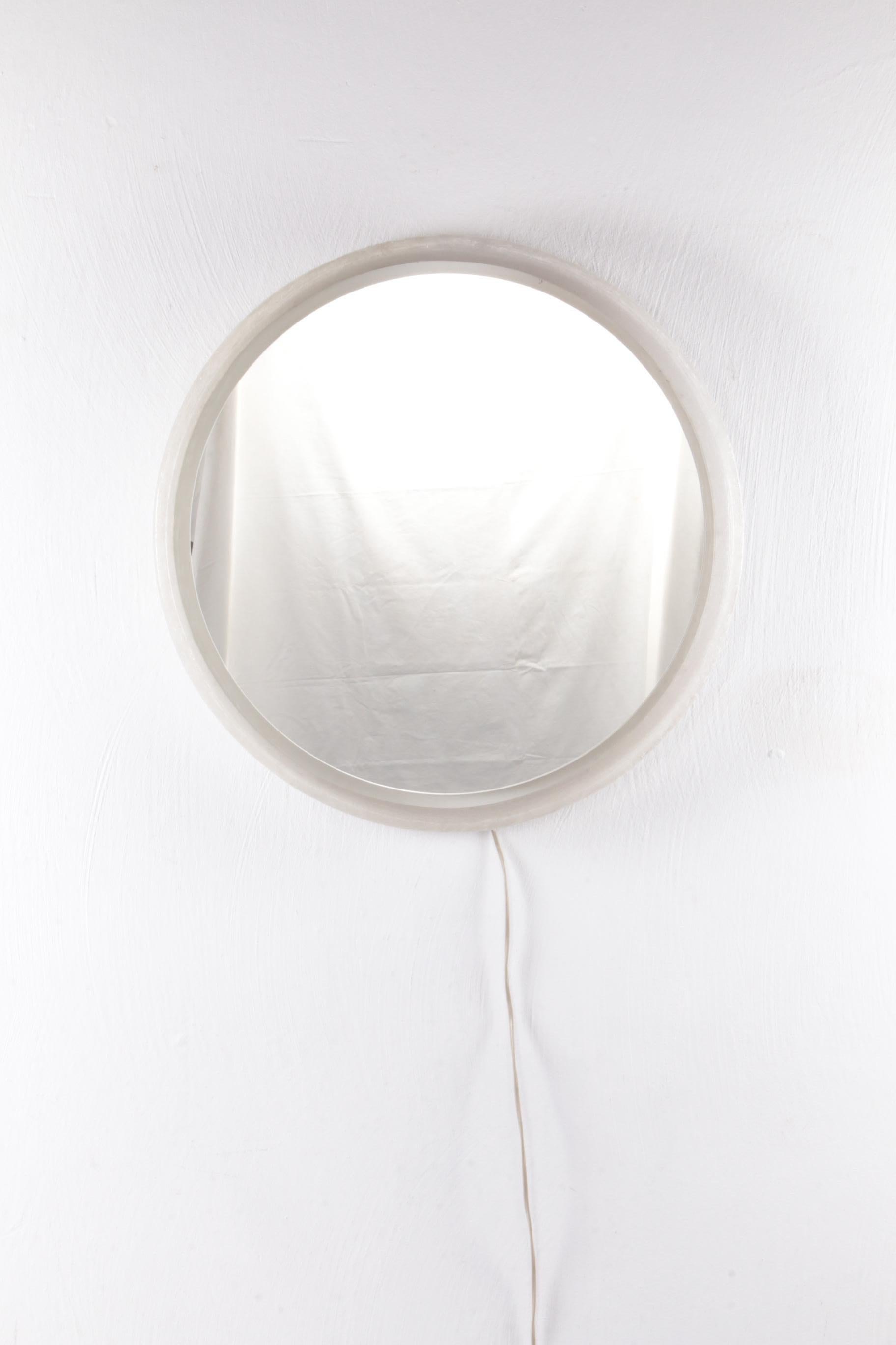 Round plexiglass Bathroom mirror by Hillebrand large model, 1960 Germany


The round mirror by Hillebrand is made of metal with plexiglass and was produced in the 1960s.

The mirror has interior lighting which emits a warm soft light when it is