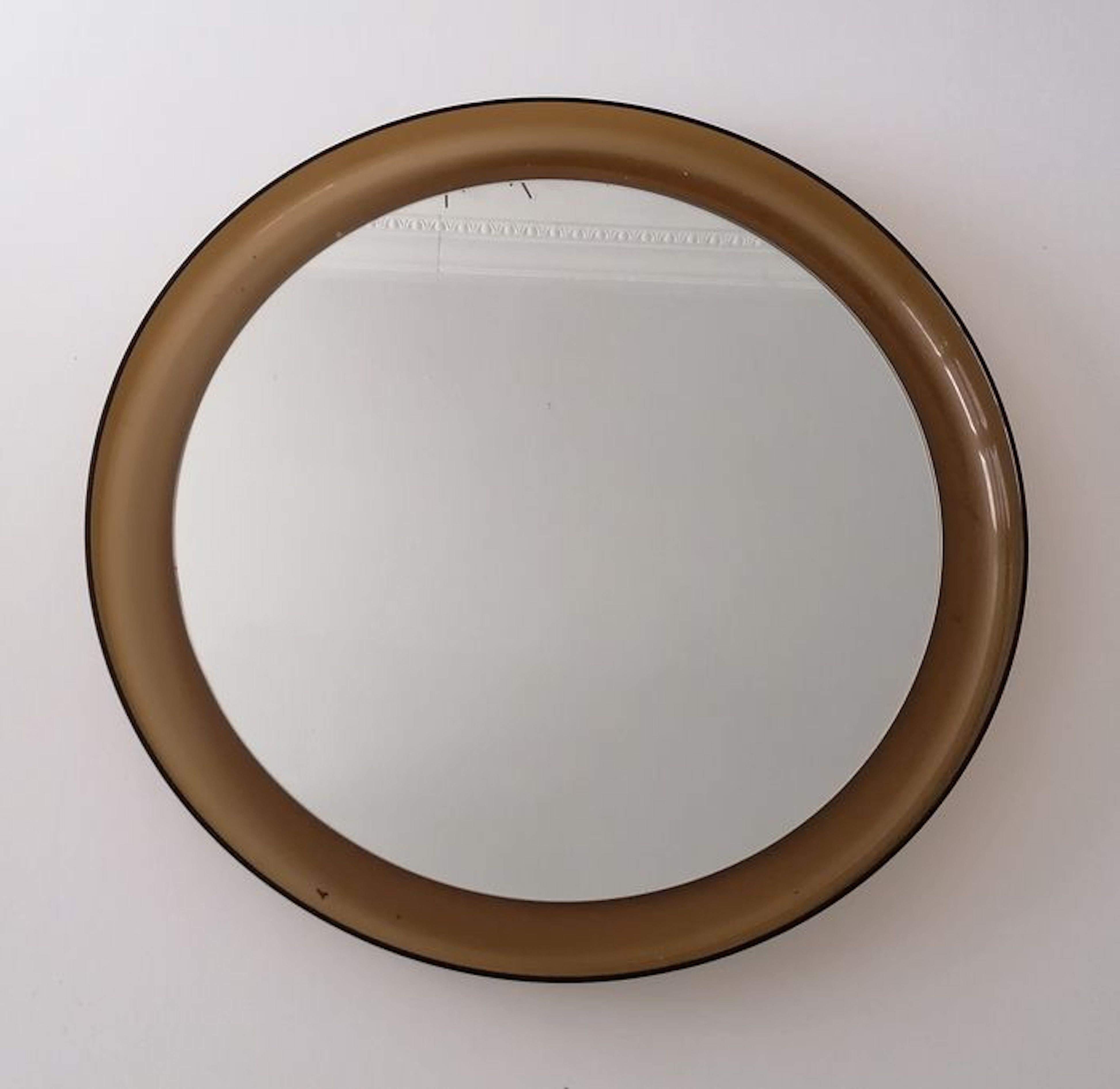 Italian Round Plexiglass Wall Mirror By Makio Hasuike for Guzzini, 1970s For Sale