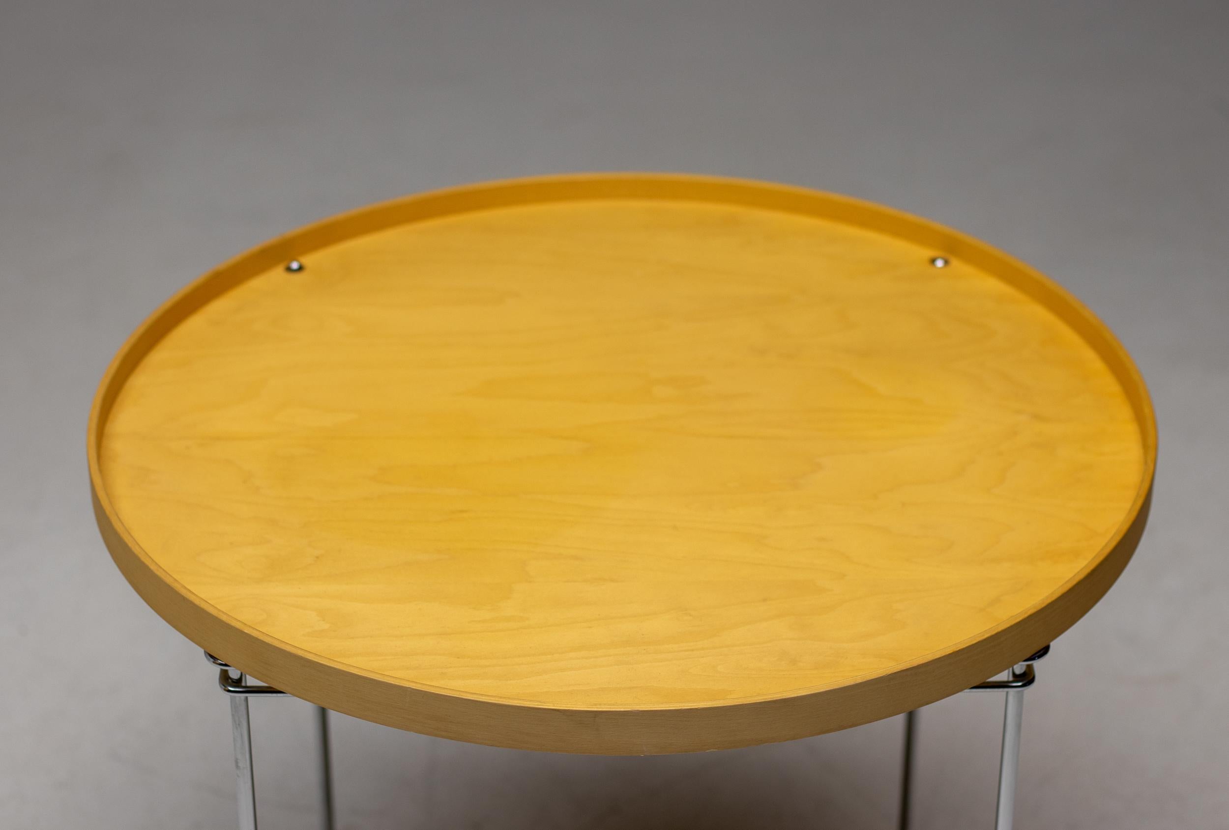 Round Plywood Tray Table In Good Condition For Sale In Dronten, NL