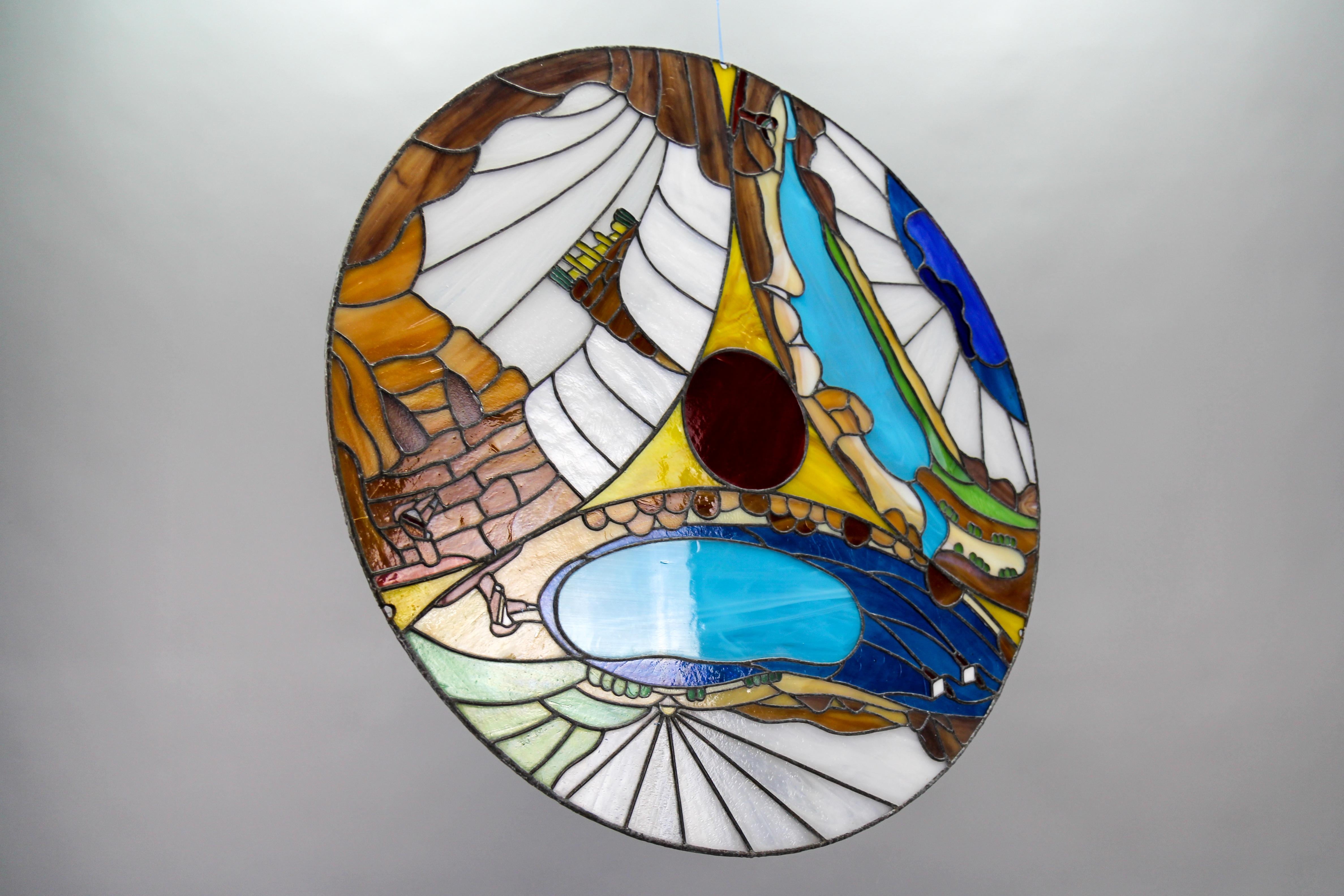 Panneau de fenêtre rond en verre teinté polychrome de style Tiffany, 1970 en vente 1