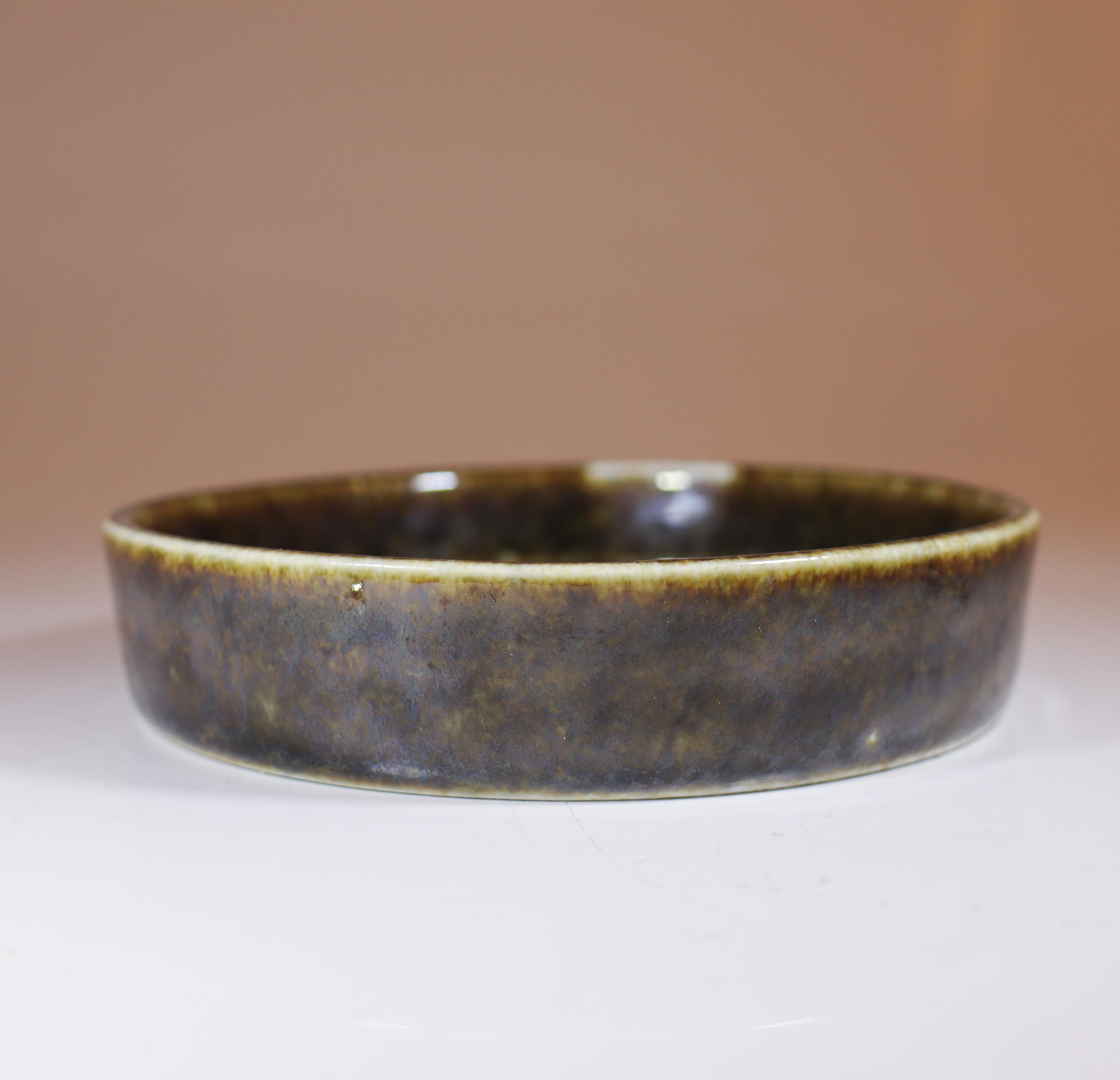 Fine XX secolo Ciotola rotonda in porcellana Fiore- Sylvia Leuchovius - Rörstrand - Anni '70 in vendita