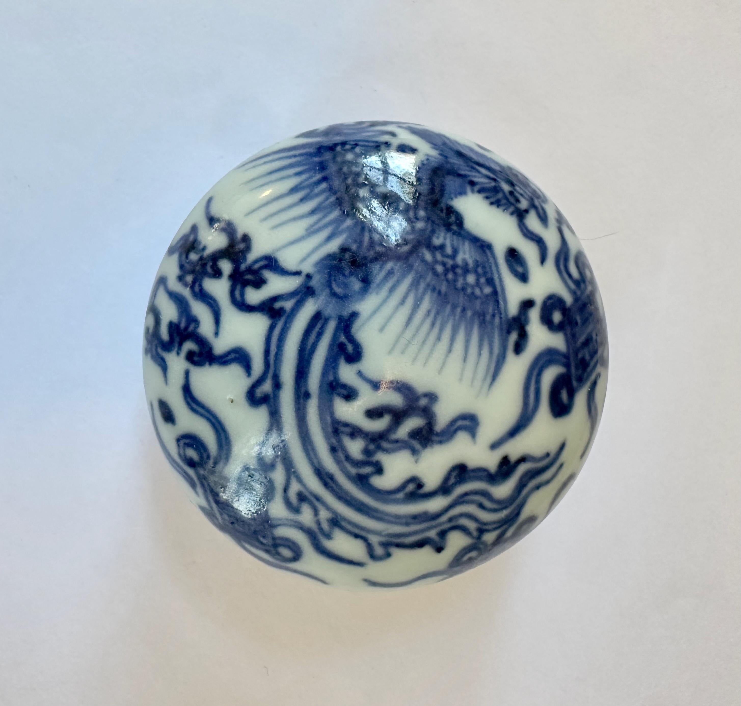 Chinese Round Porcelain Box from the Hatcher Collection Decorated with Phoenix For Sale
