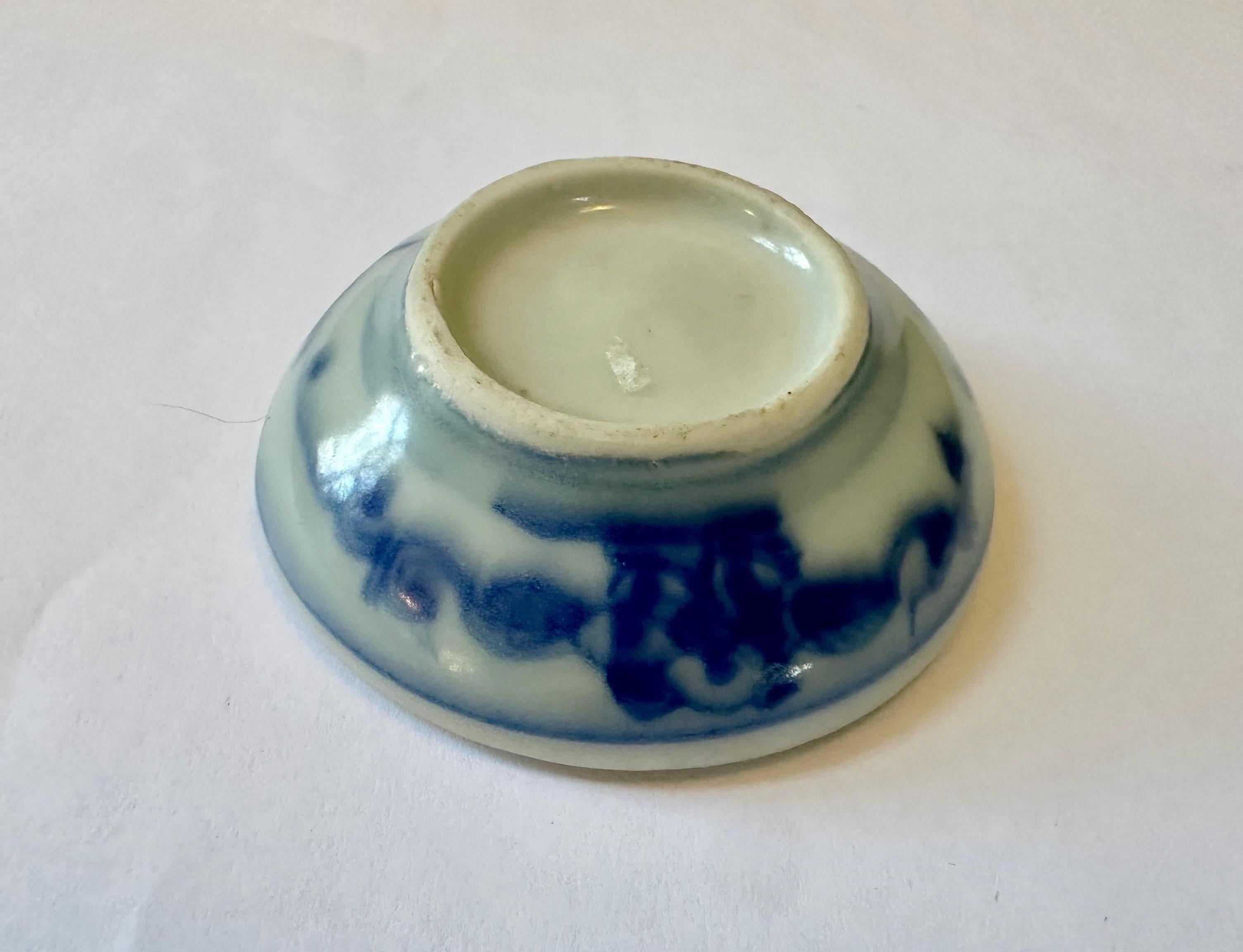 Round Porcelain Box from the Hatcher Collection Decorated with Phoenix For Sale 1