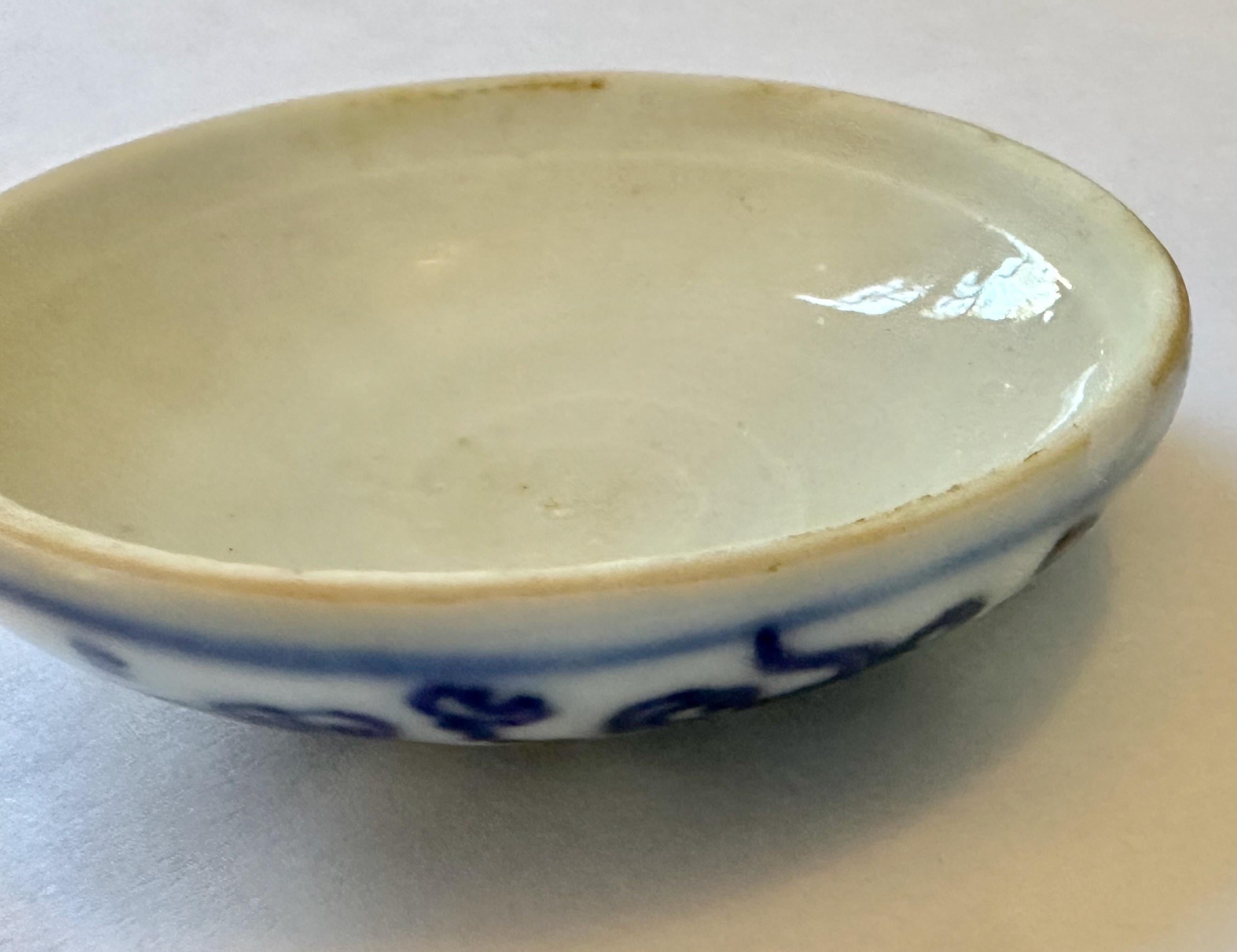 Round Porcelain Box from the Hatcher Collection Decorated with Phoenix For Sale 3