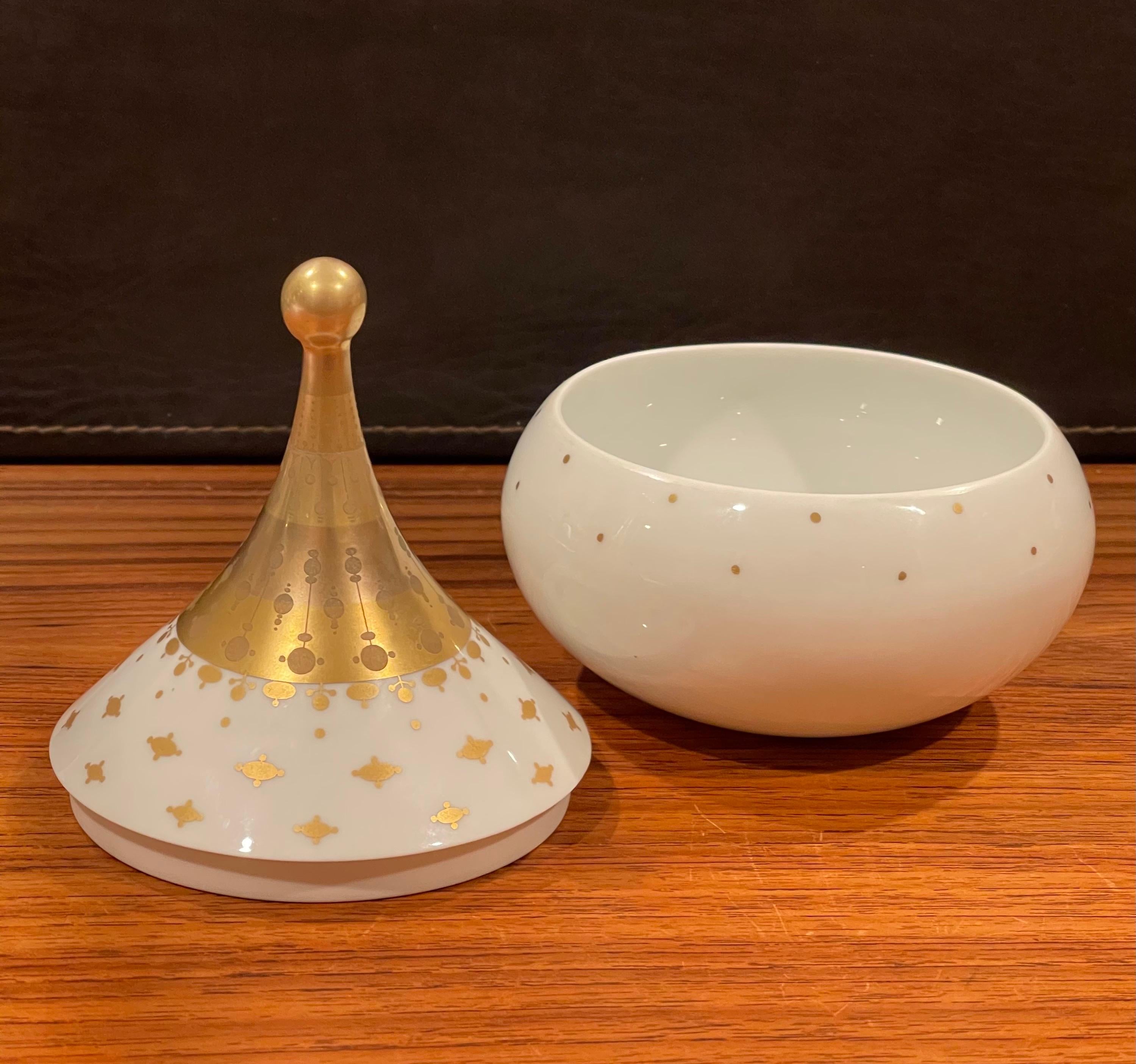 Round Porcelain Lidded Trinket Box by Bjorn Wiinblad for Rosenthal Studio Line In Good Condition In San Diego, CA