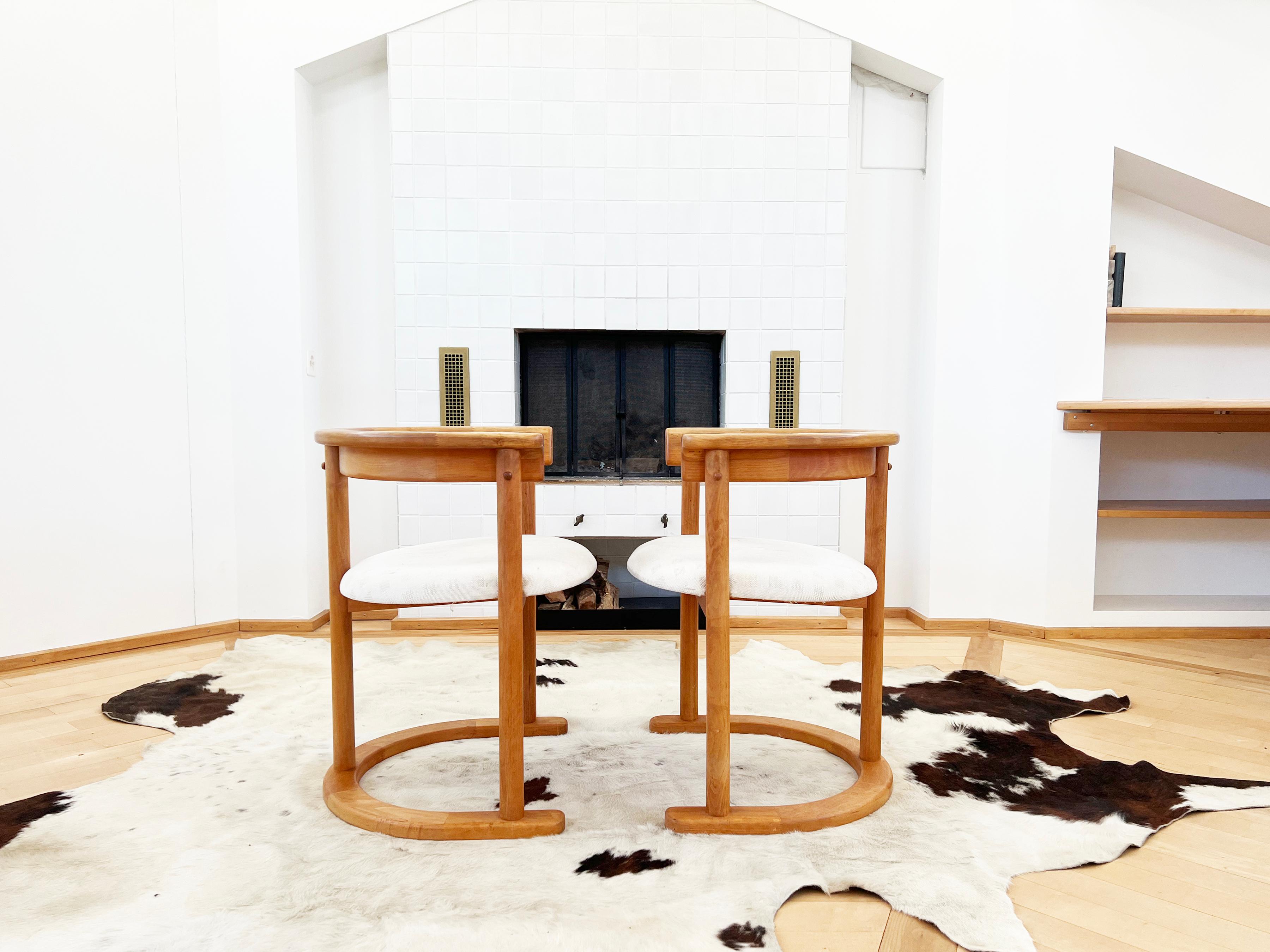 Absolutely incredible, and very stylish Post Modern Brutalist set of 6 dining chairs.

Extreme attention to detail on these masterfully made chairs and table--Sculptural elements throughout, excellent joint detailing and superb