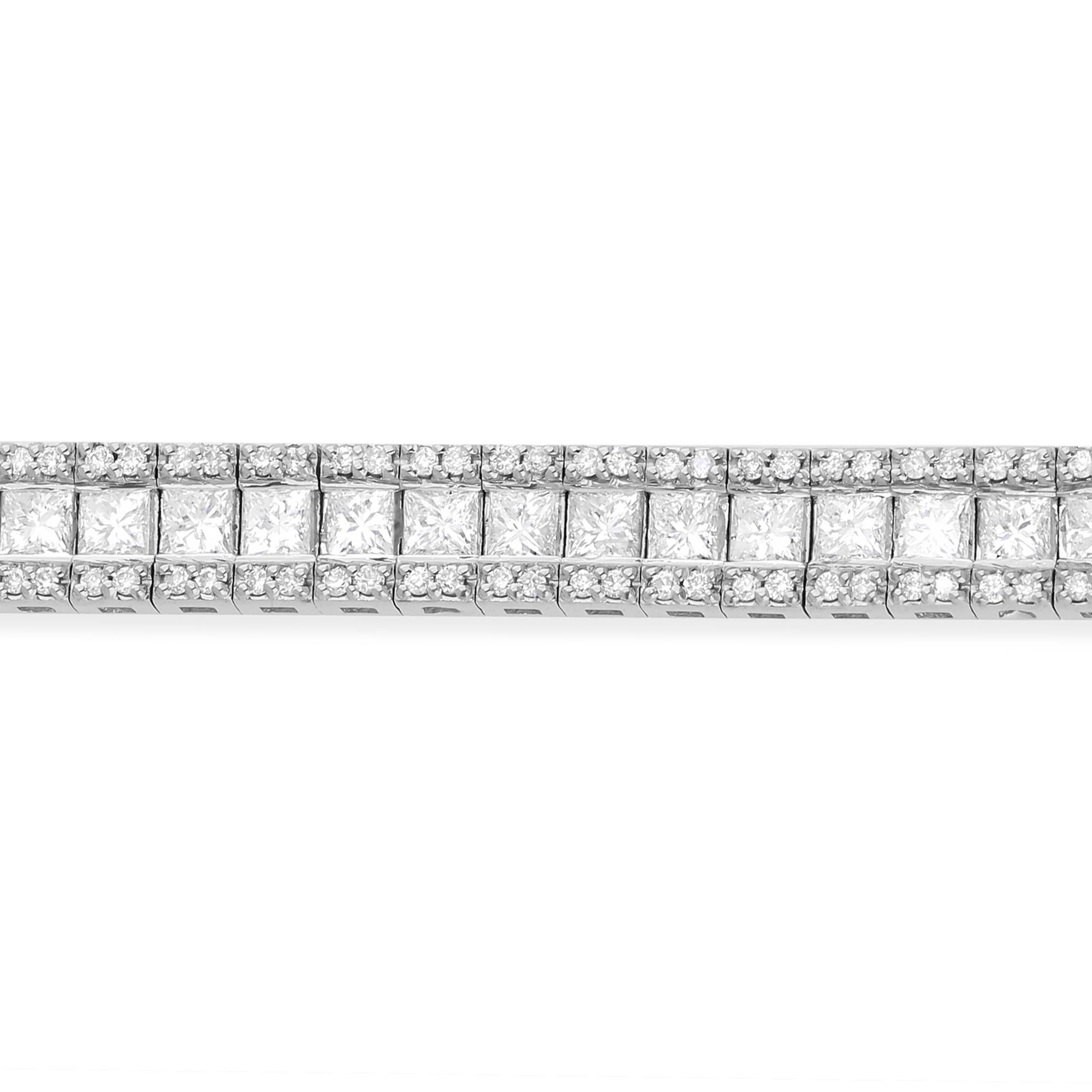 L'élégance et la sophistication sont réunies dans ce superbe bracelet de tennis, orné de 4,95 carats de diamants ronds et de taille princesse. Serti en or blanc 18 carats, ce bracelet est une pièce intemporelle qui ajoutera une touche de luxe à