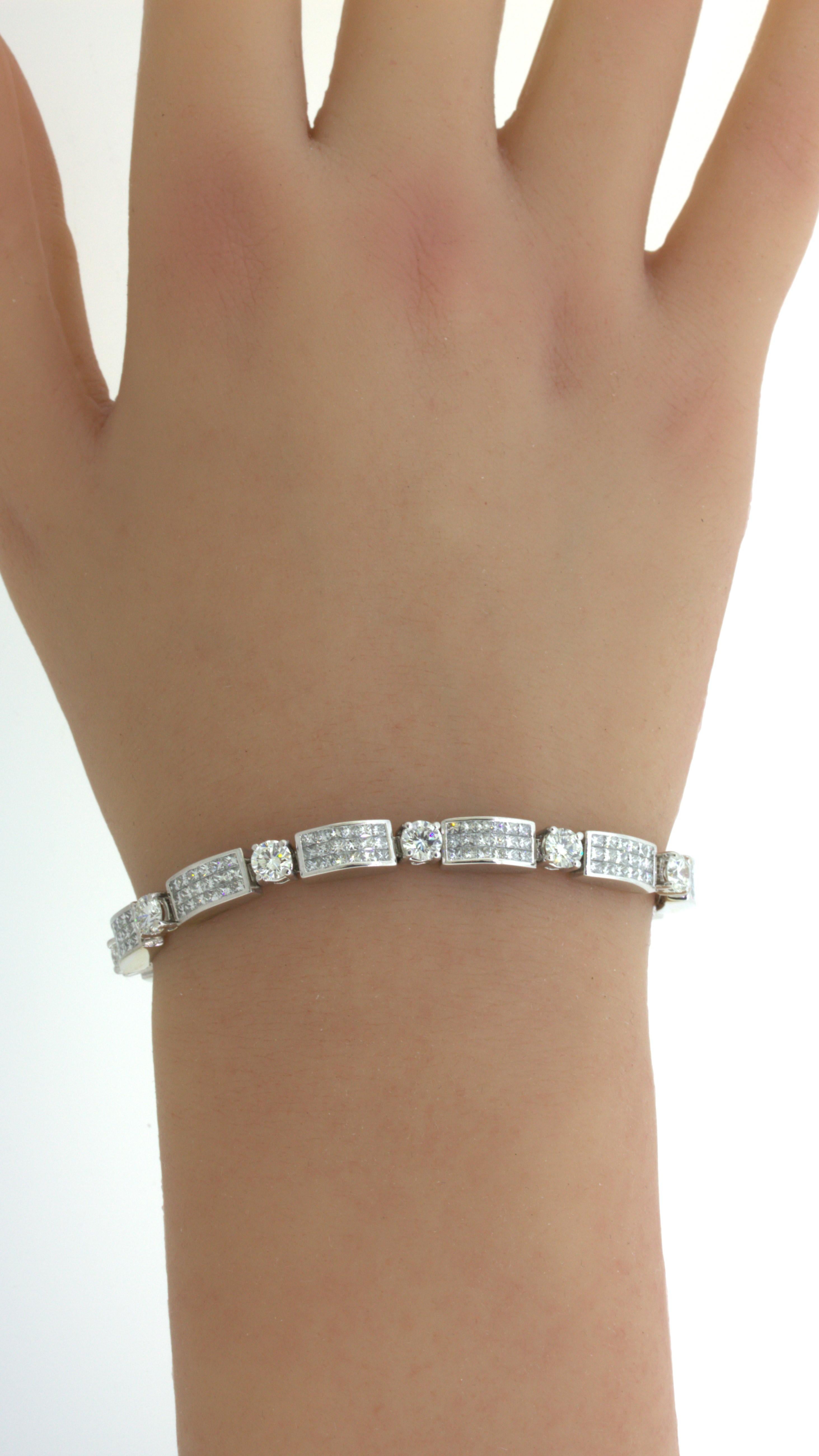 Round & Princess-cut Diamond 18k White Gold Invisible-Set Tennis Bracelet For Sale 3