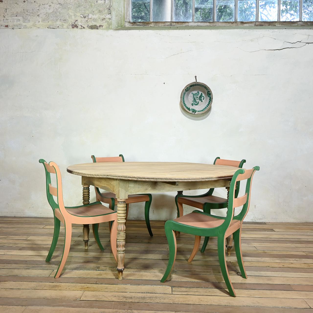 Round Provincial Antique 19th Century French Painted Drop Leaf Table - Bleached In Good Condition In Basingstoke, Hampshire