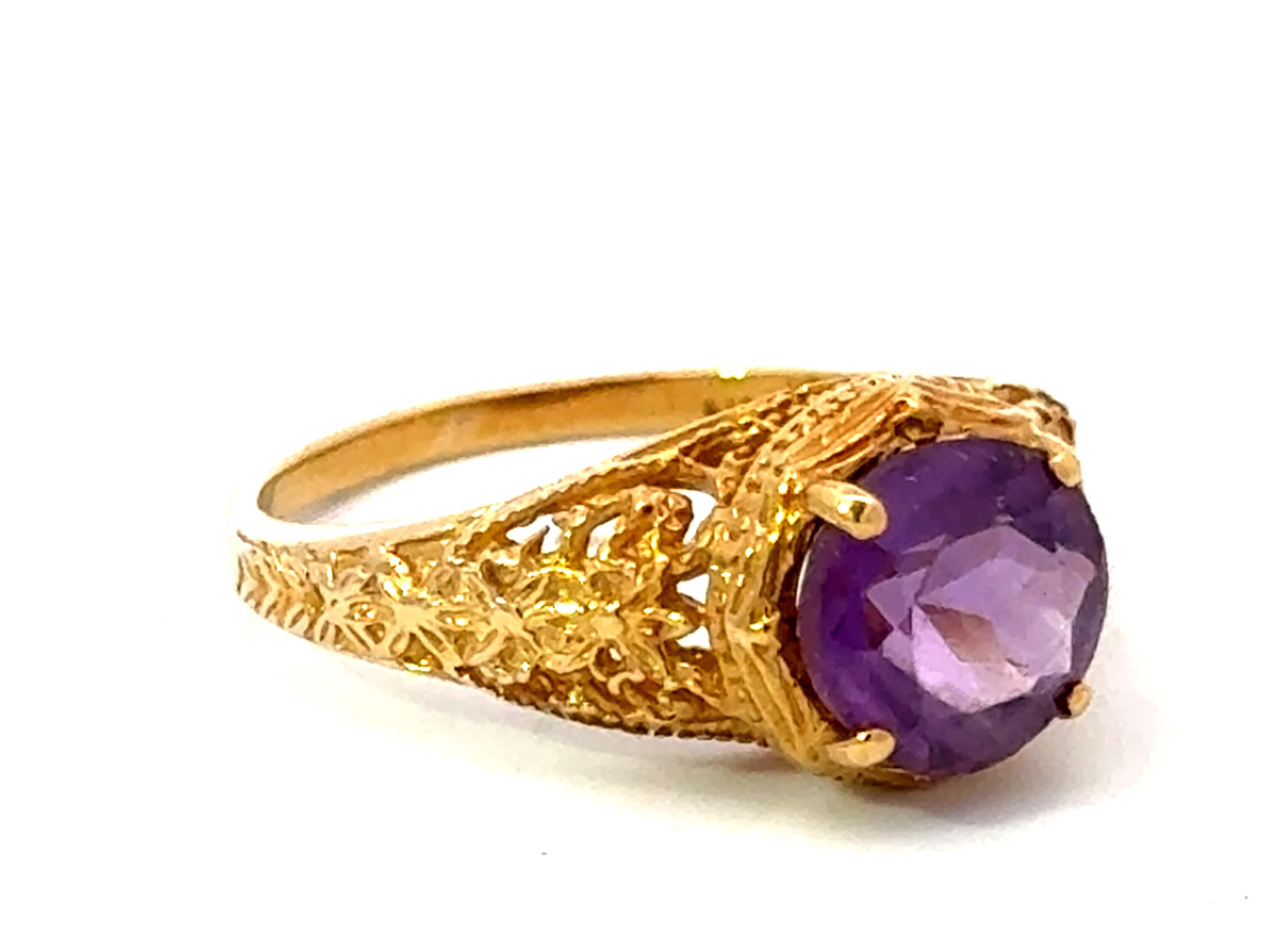 Modern Round Purple Amethyst Filigree Ring 14k Yellow Gold For Sale