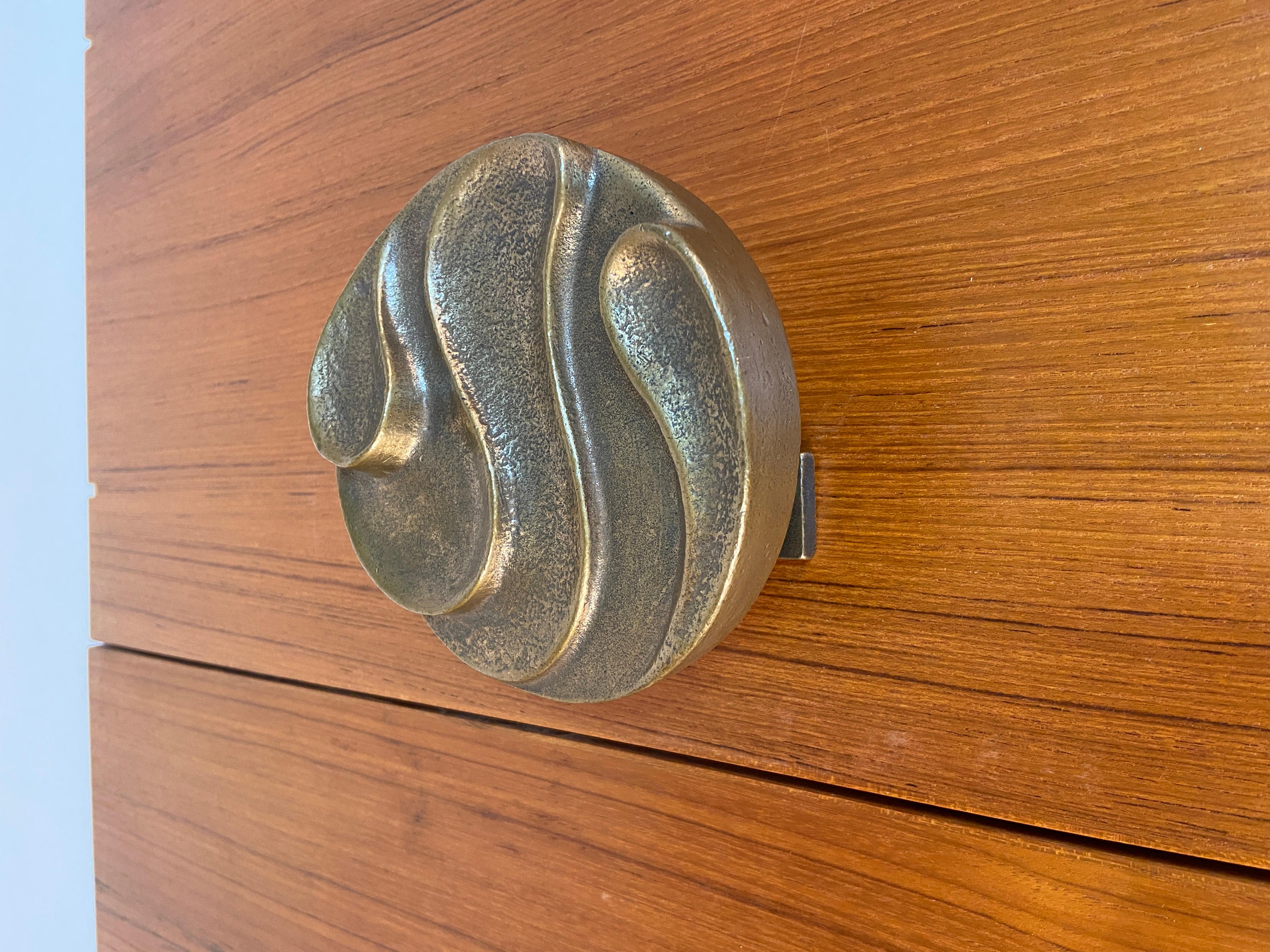 Late 20th Century Round Push and Pull Door Handle in Bronze with Curvaceous Relief For Sale
