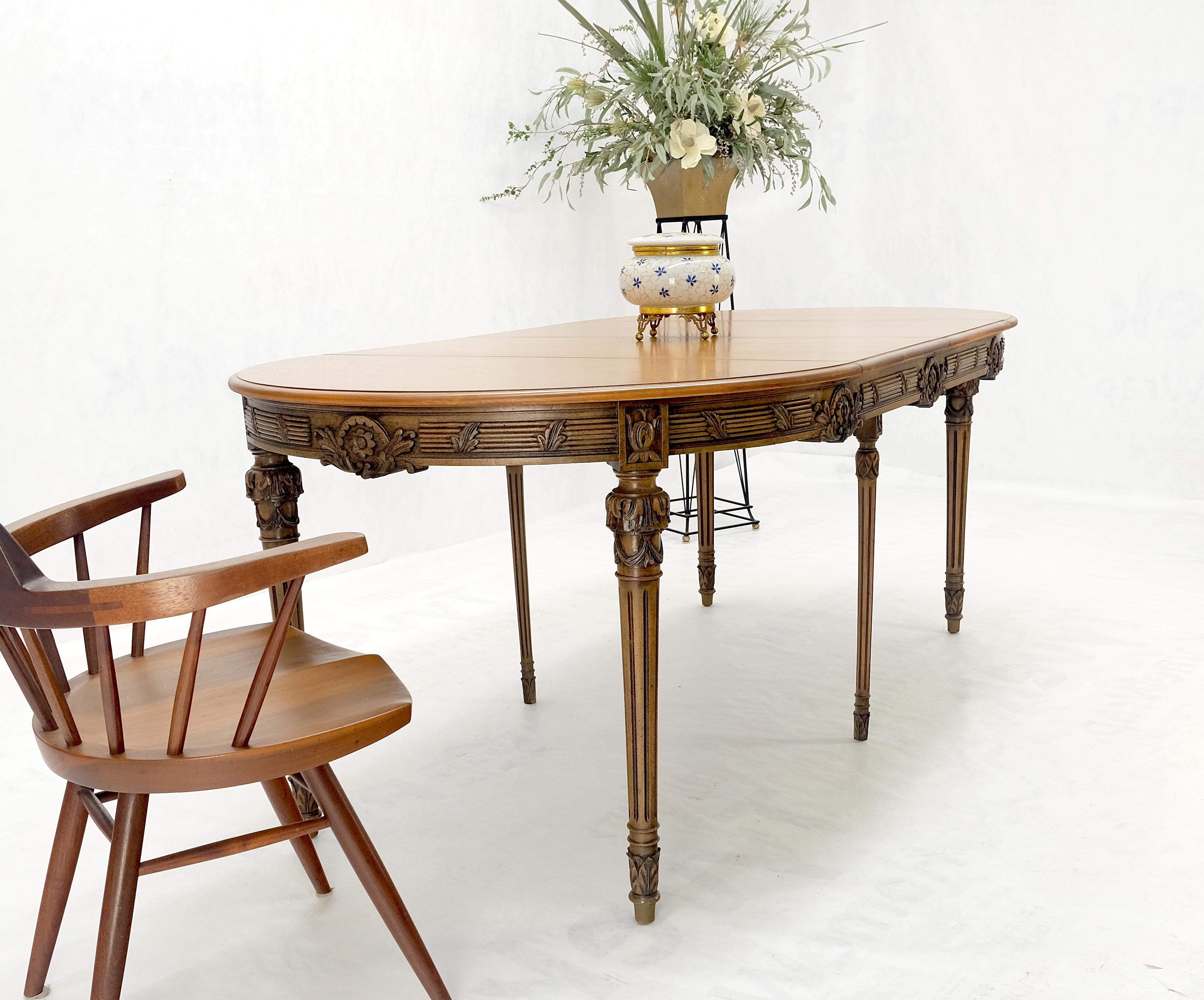 Round Racetrack w/ Two Large Leaves Carved Olive Finish Dining Table MINT! For Sale 5