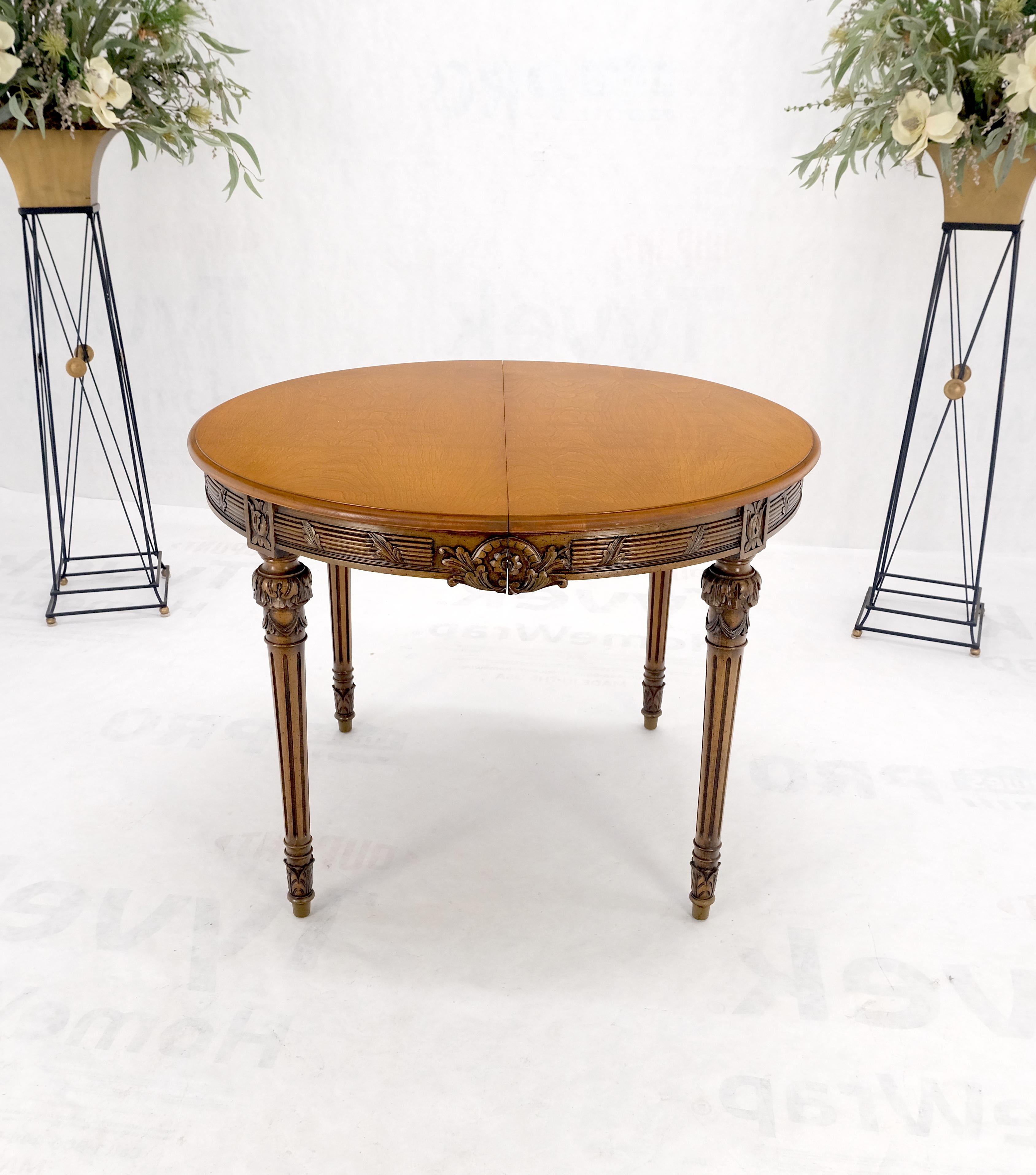 Round Racetrack w/ Two Large Leaves Carved Olive Finish Dining Table MINT! In Excellent Condition For Sale In Rockaway, NJ
