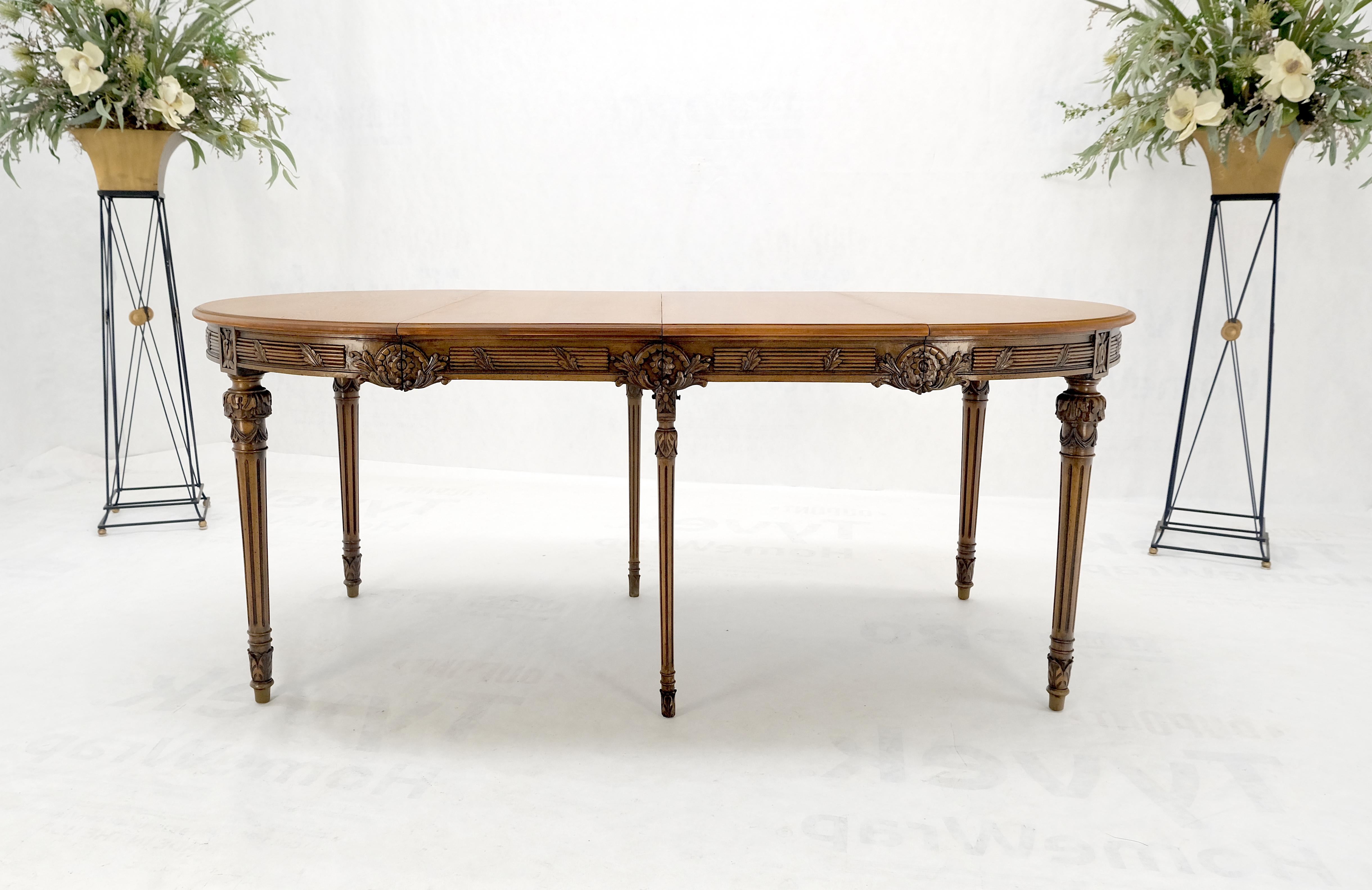 Round Racetrack w/ Two Large Leaves Carved Olive Finish Dining Table MINT! For Sale 2
