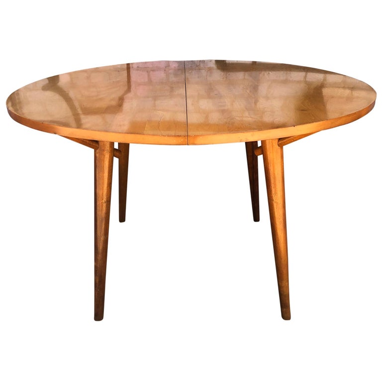 Round Rare Leslie Diamond Maple Dining, Round Maple Table With Leaves