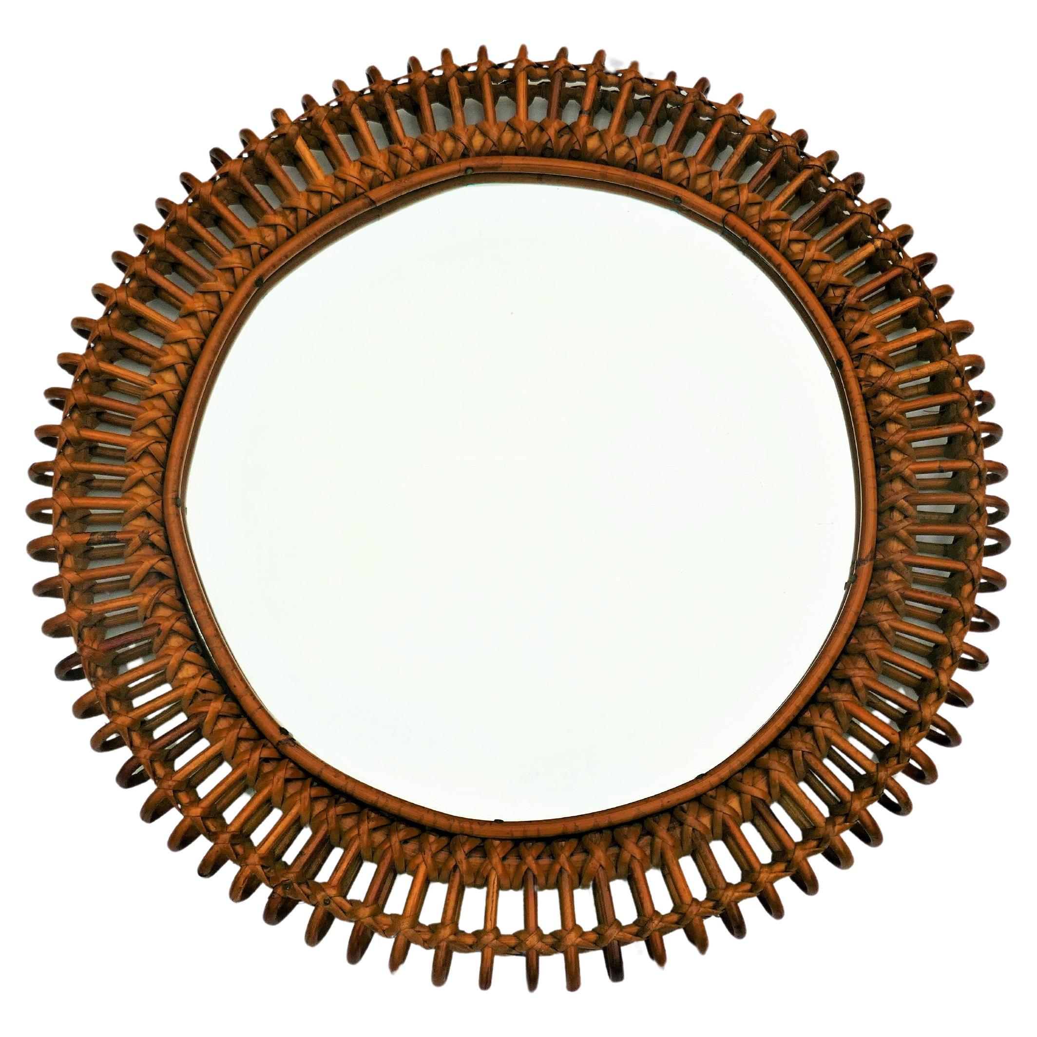 Moderno Round rattan and bamboo mirror in vendita