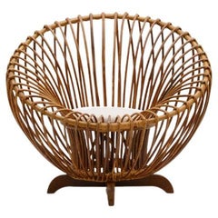 Round rattan and bouclé armchair, 1960s Italy. 