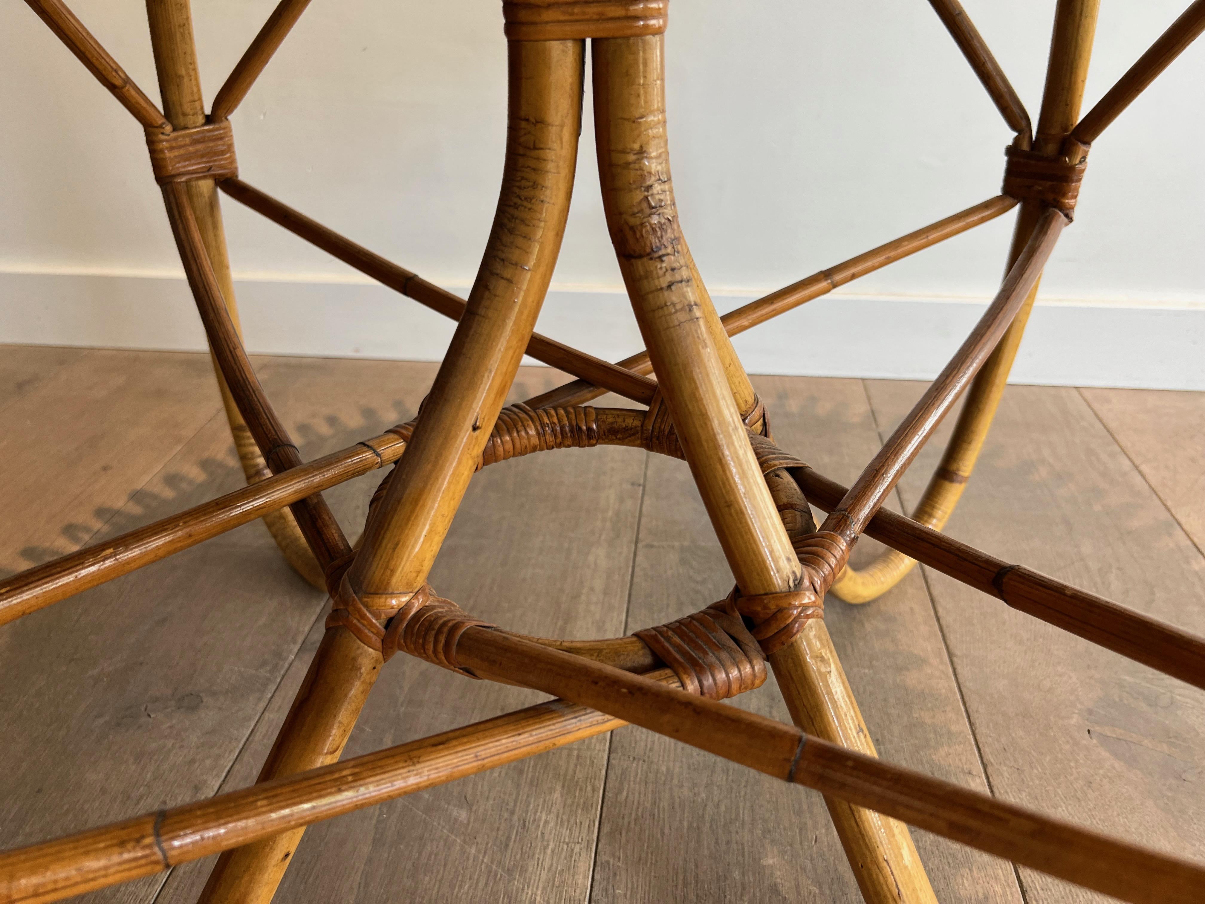 Table basse ronde en rotin et Wood Wood. Œuvre italienne dans le style de Franco Albini en vente 12