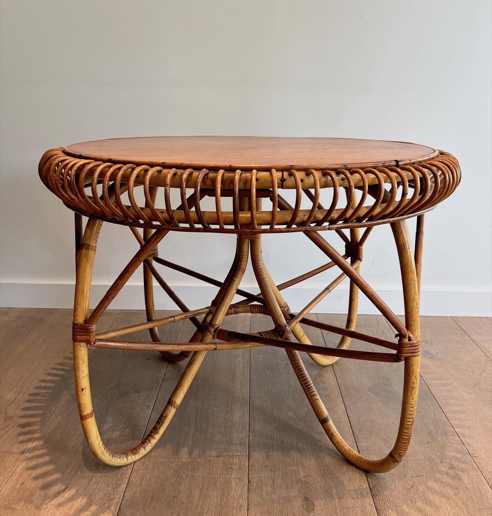 Mid-Century Modern Round Rattan and Wood Coffee Table. Italian Work in the Style of Franco Albini For Sale