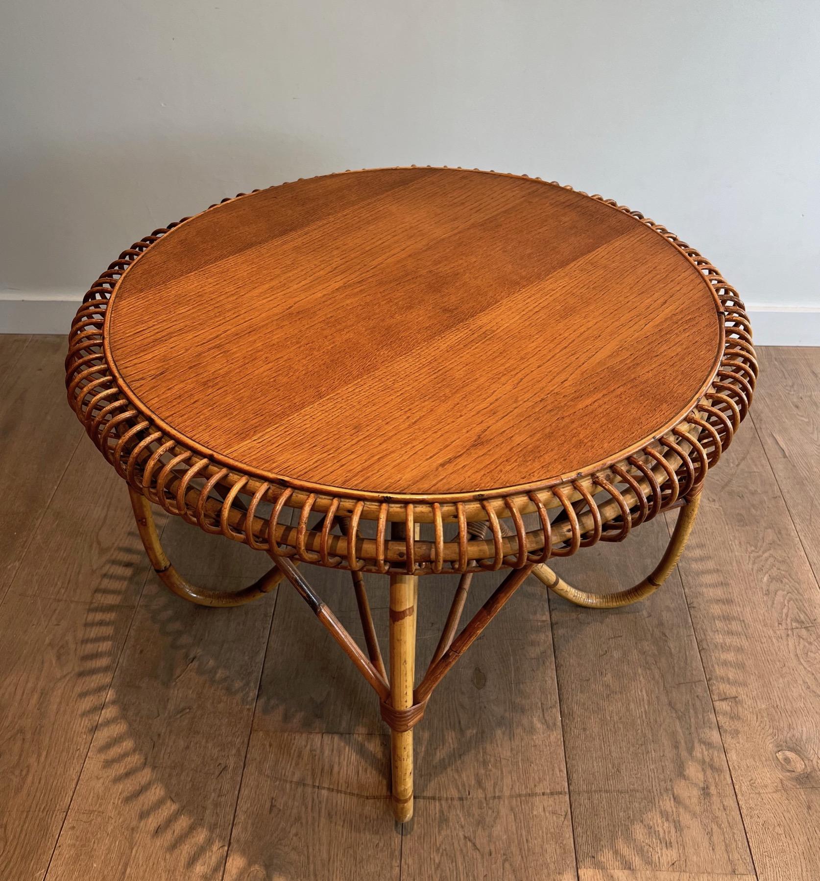 Round Rattan and Wood Coffee Table. Italian Work in the Style of Franco Albini In Good Condition For Sale In Marcq-en-Barœul, Hauts-de-France