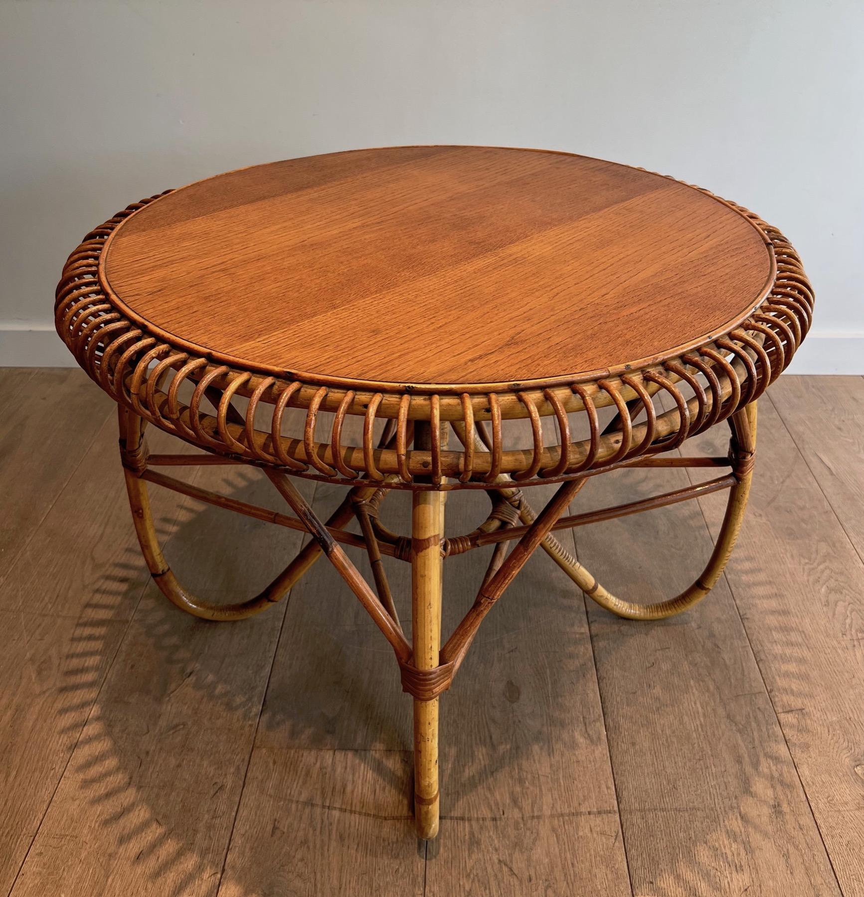 Late 20th Century Round Rattan and Wood Coffee Table. Italian Work in the Style of Franco Albini For Sale