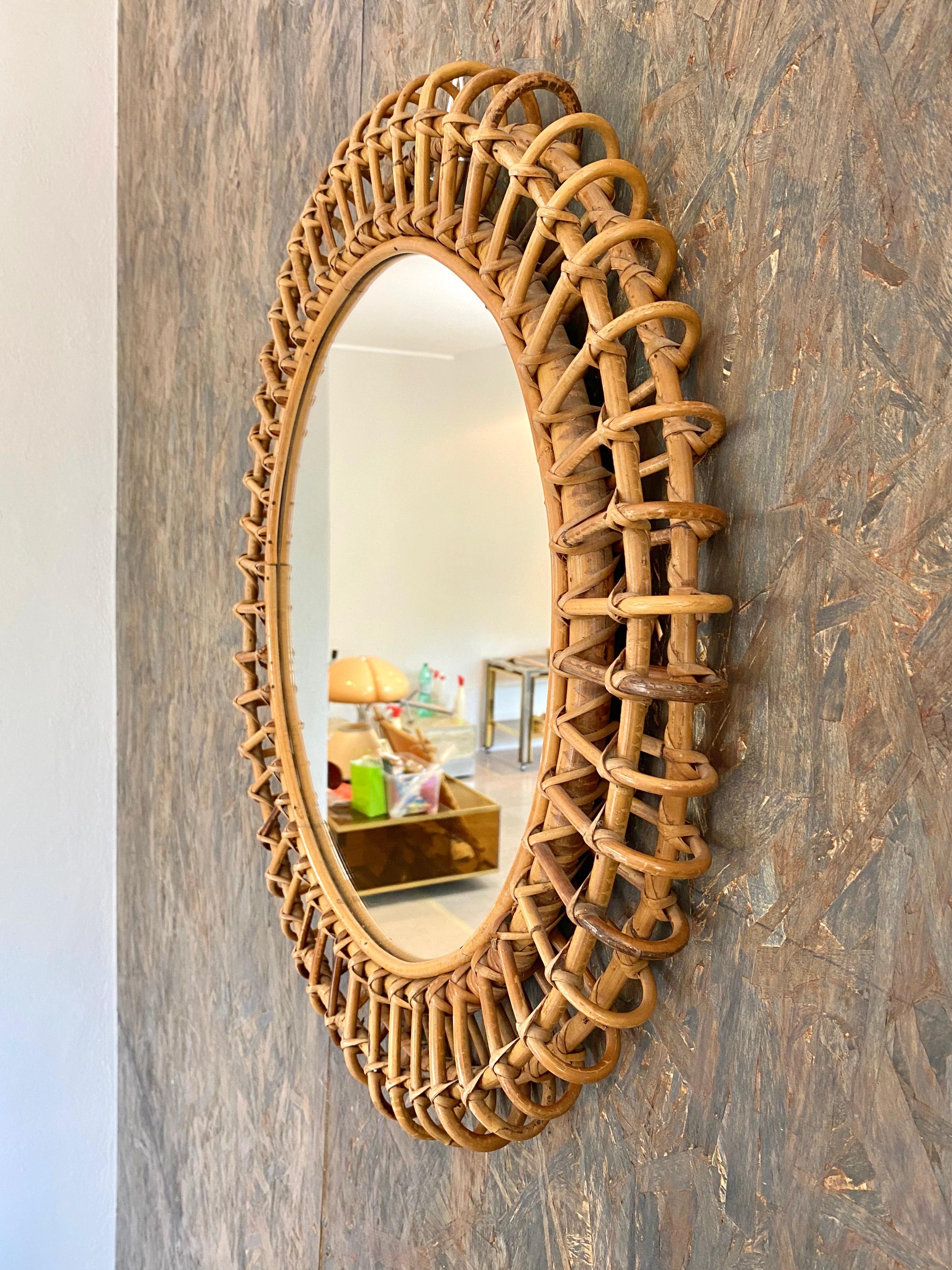 Round Rattan Italian Wall Mirror, 1960s In Good Condition In Rome, IT