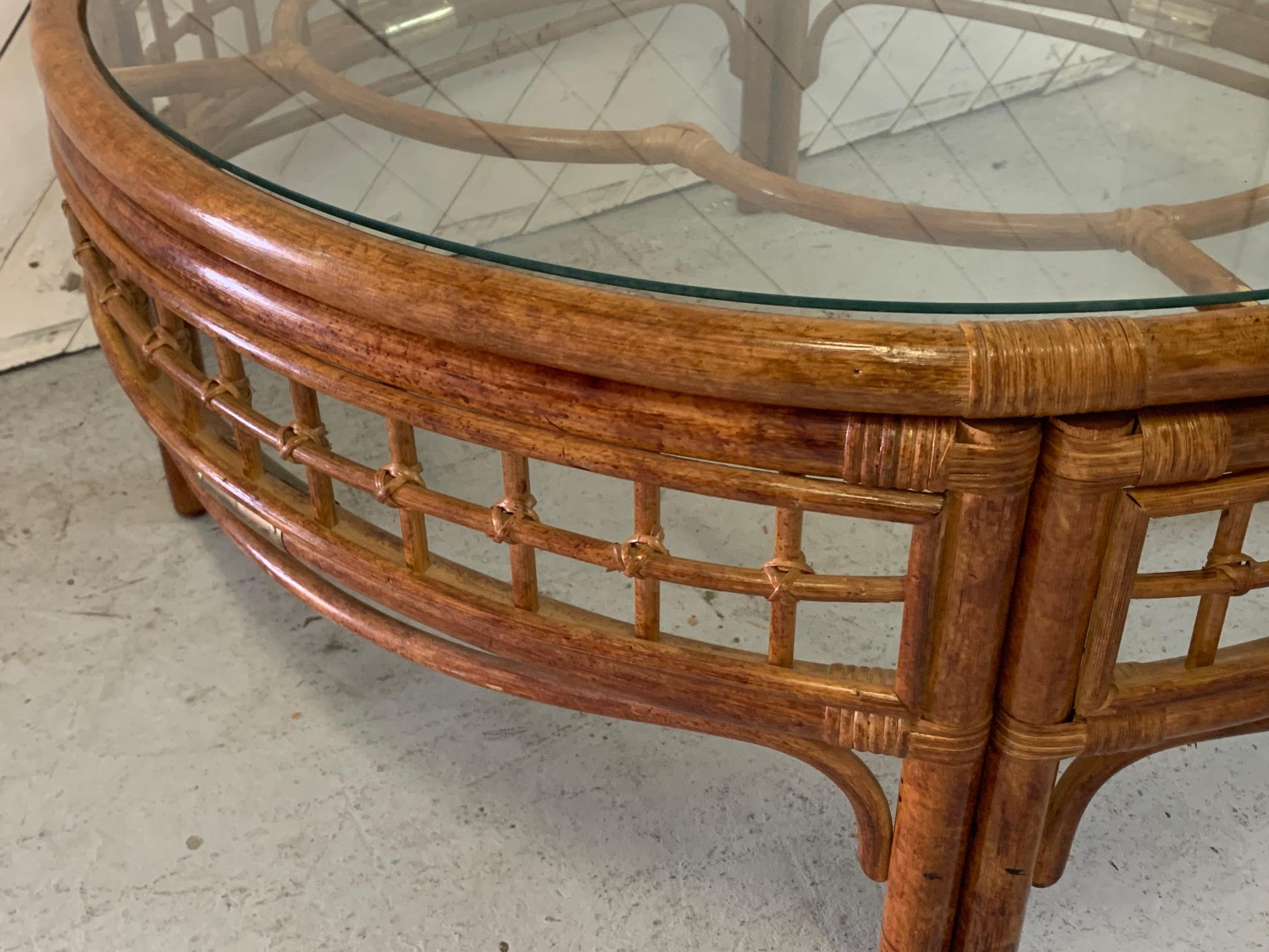Round Rattan Midcentury Coffee Table In Good Condition In Jacksonville, FL