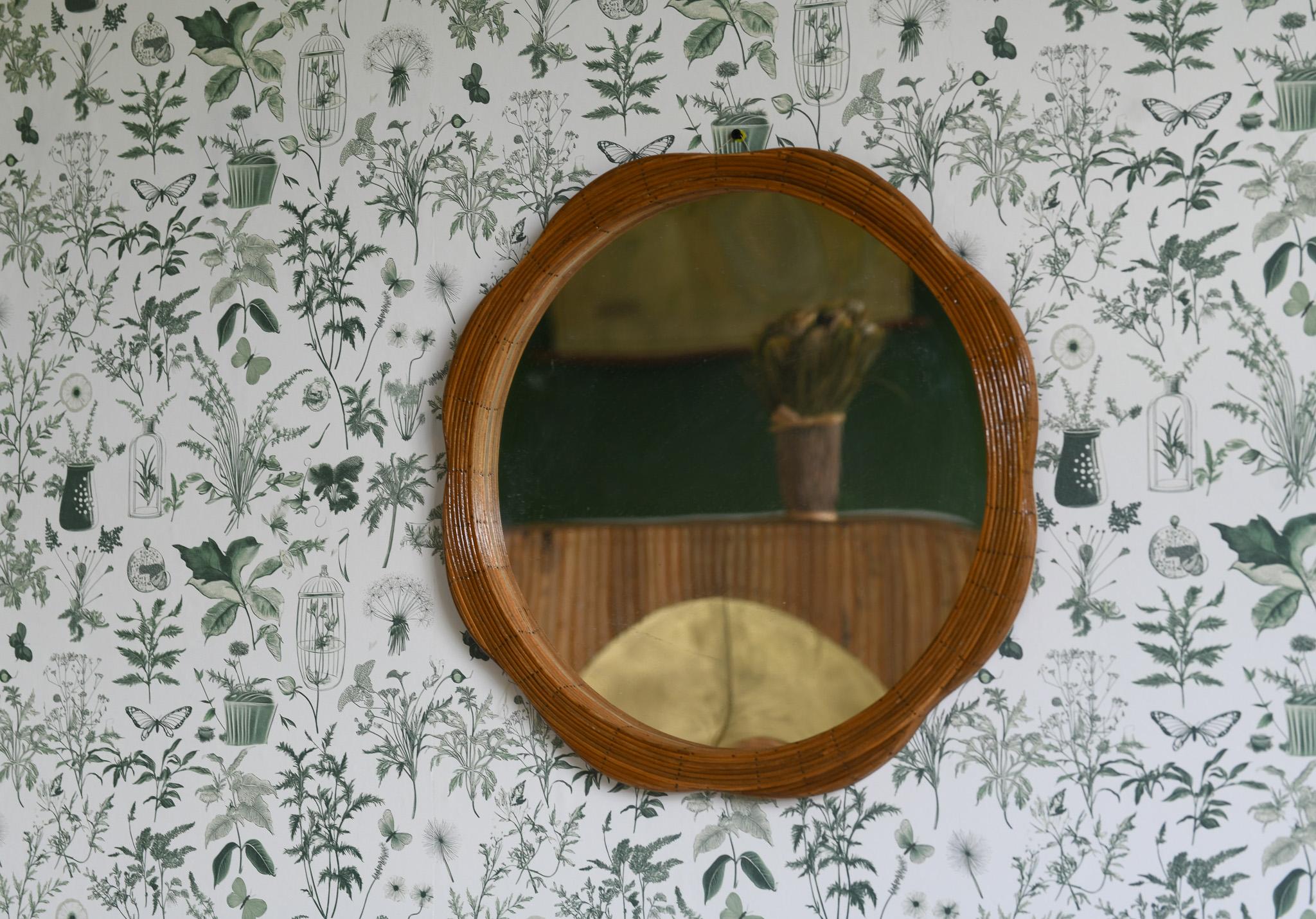 Espejo de pared redondo de junco de ratán estilo Mid Century Hecho a mano en venta