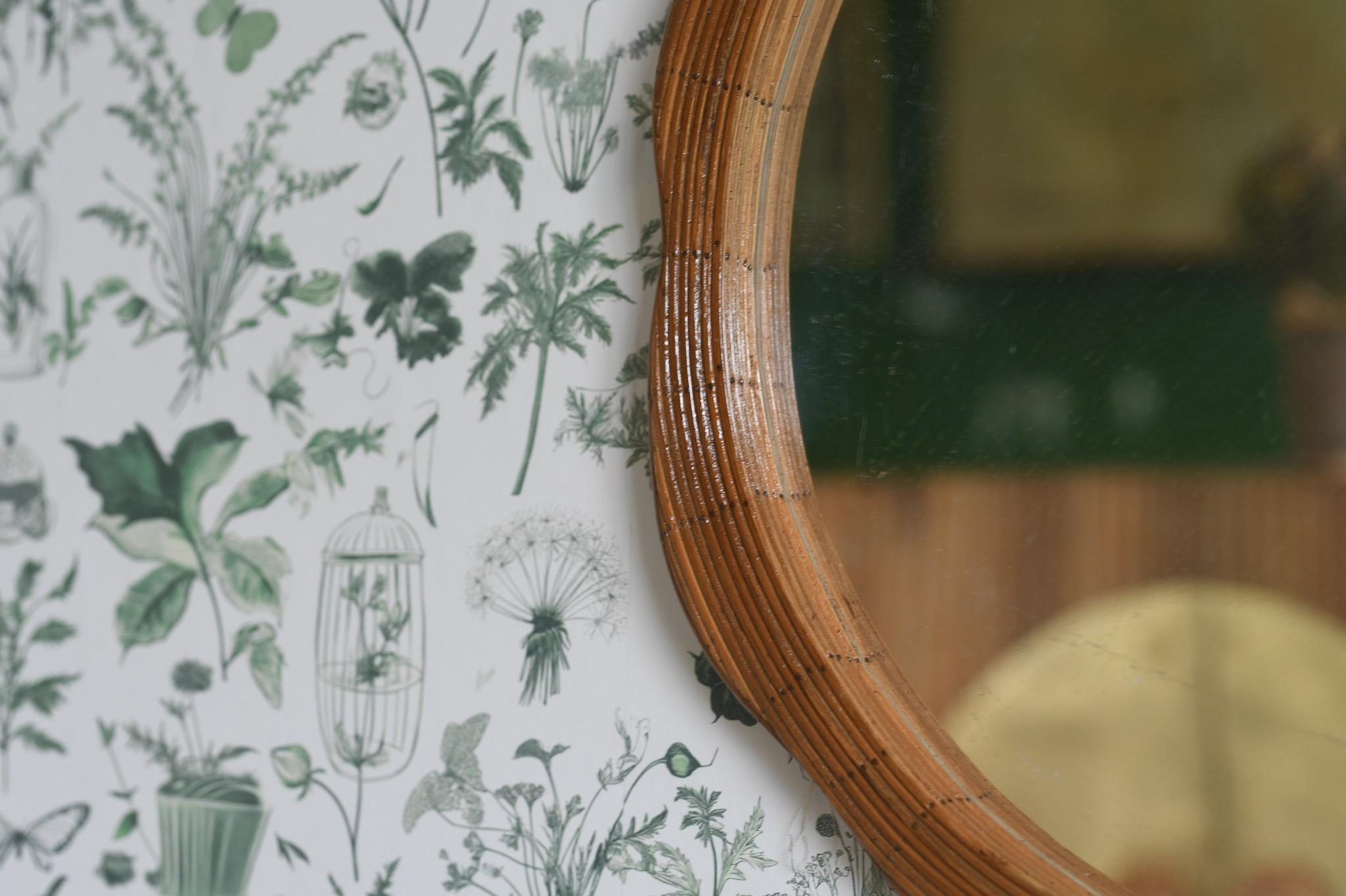 Espejo de pared redondo de junco de ratán estilo Mid Century en Excelente estado para la venta en Oxford, GB