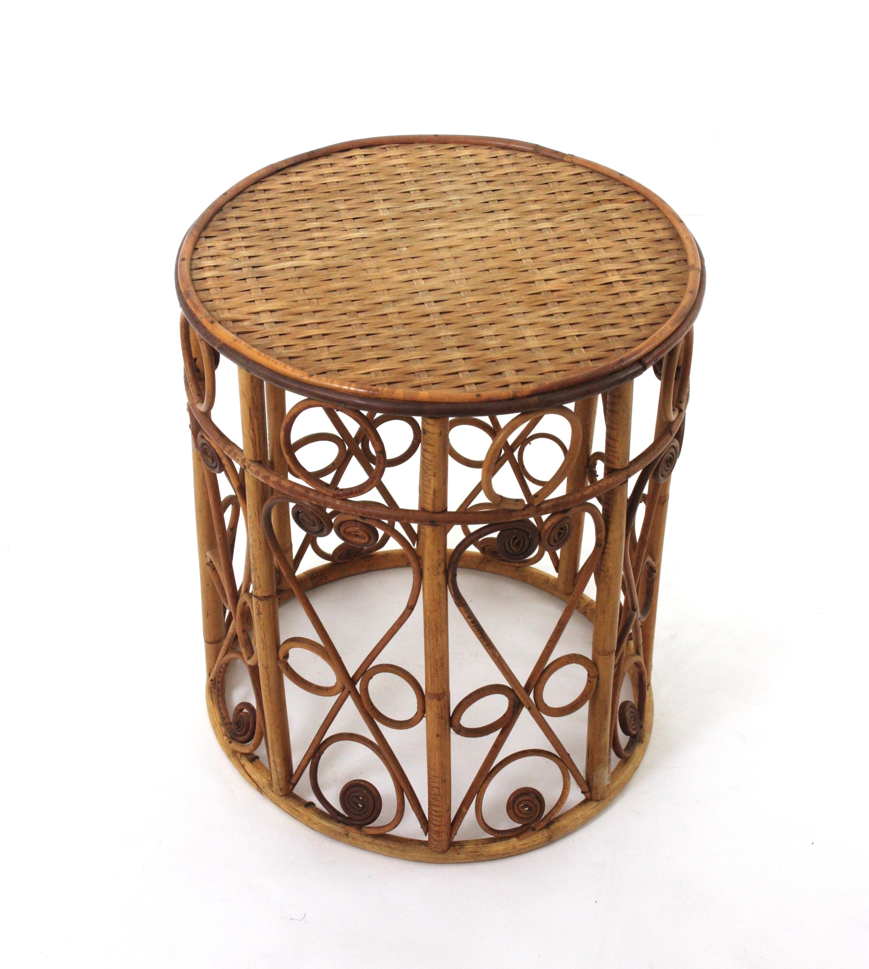 Round End or Side Table in Rattan, Spain, 1960s
Eye-catching handcrafted wicker cane side table or stand with beautiful artistic filigree work. 
This round table has all the taste of the Mediterranean Midcentury and Bohemian style and reminiscences