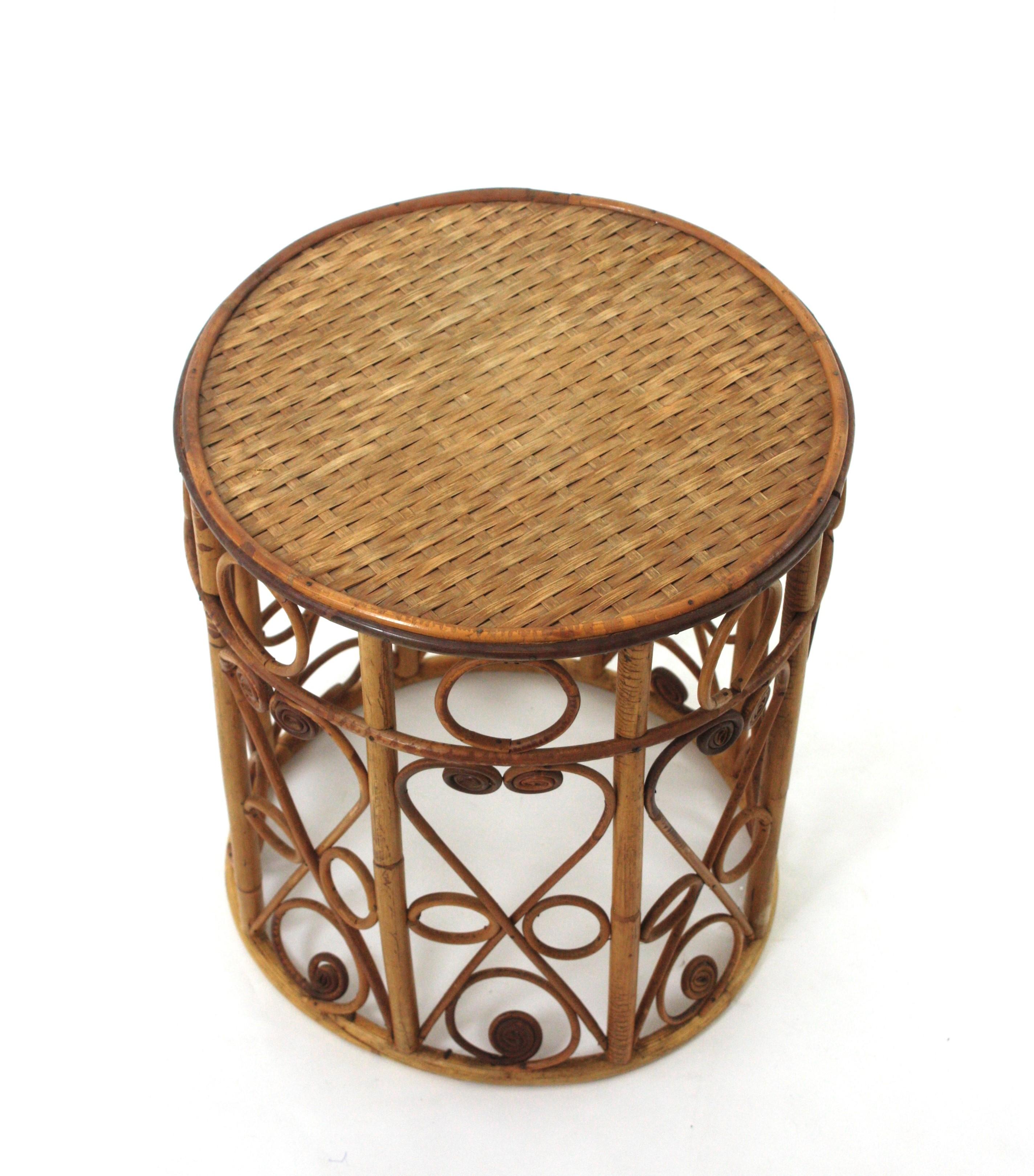 Round Rattan Side Table  with Filigree Details, Spain 60's In Good Condition For Sale In Barcelona, ES